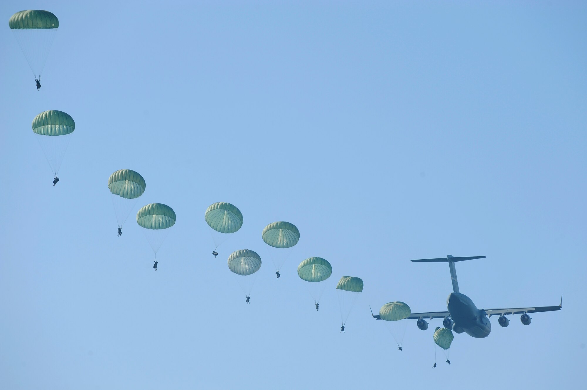 U.S. Army rangers parachute from an C-17 Globemaster III from McChord Air Force Base, Wash., during a mass tactical jump over Fryar Drop Zone at Fort Benning, Ga., on Aug. 3, 2009.  The jump is the opening exercise of Ranger Rendezvous 2009, a week-long event that provides an opportunity for members of the 75th Ranger Regiment to showcase their tactics and abilities to family members and ranger veterans.  (U.S. Air Force Photo/Senior Airman Jason Epley)