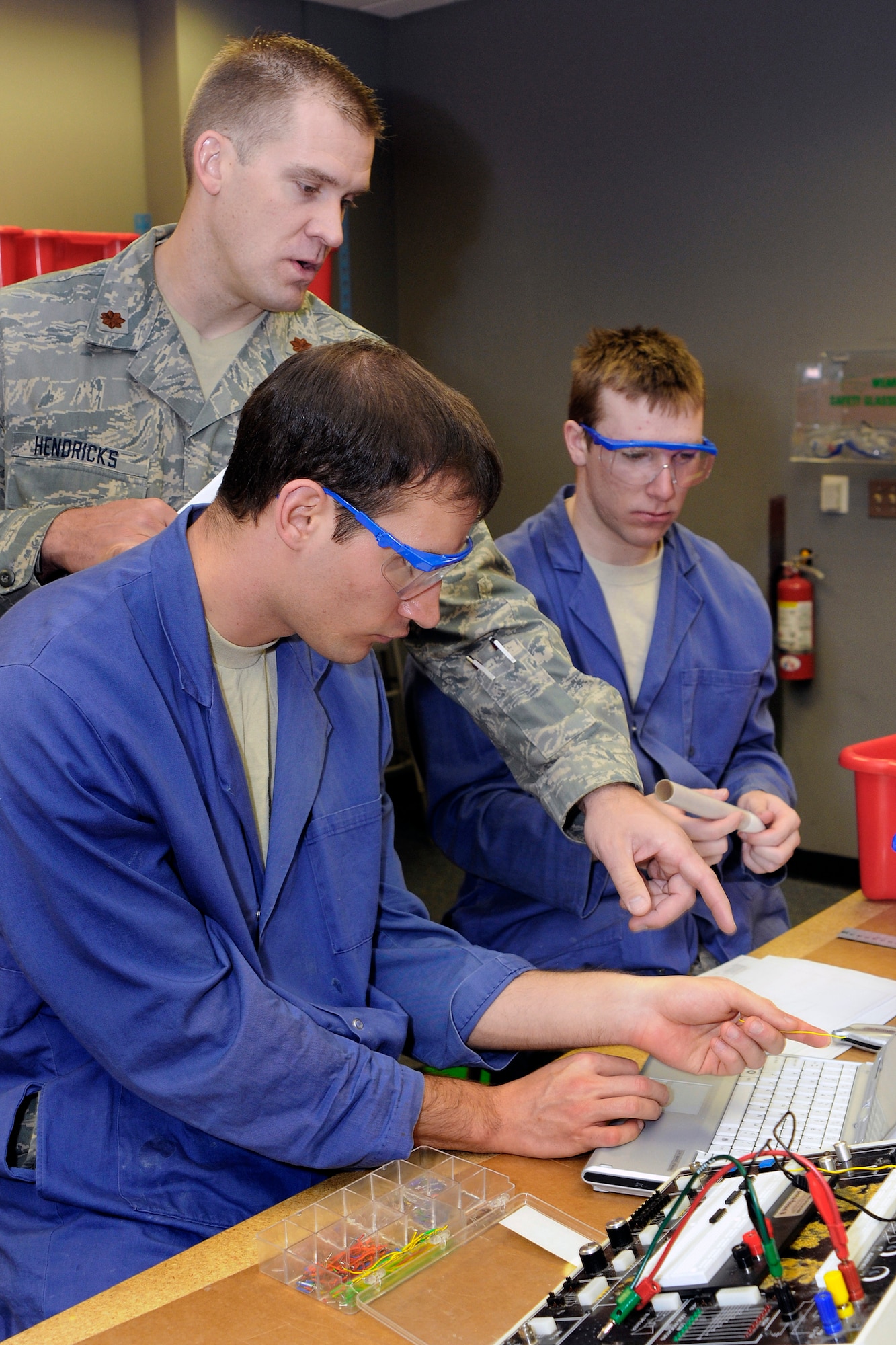 Maj. Steven Hendricks works with Class of 2012 Cadets Andrew Bolton and Michael Beaulieu on an Engineering 101 project at the U.S. Air Force Academy in Colorado Springs, Colo., Feb. 5. The Academy recently was ranked best undergraduate school in the Western United States by U.S. News & World Report magazine for the third straight year. Major Hendricks is an assistant professor for the Academy's Department of Mechanical Engineering. (U.S. Air Force photo/Dave Ahlschwede)
