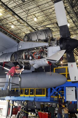 James Skipper works on the #4 engine of the C-130 undergoing HVM Aug. 17. U. S. Air Force photo by Sue Sapp