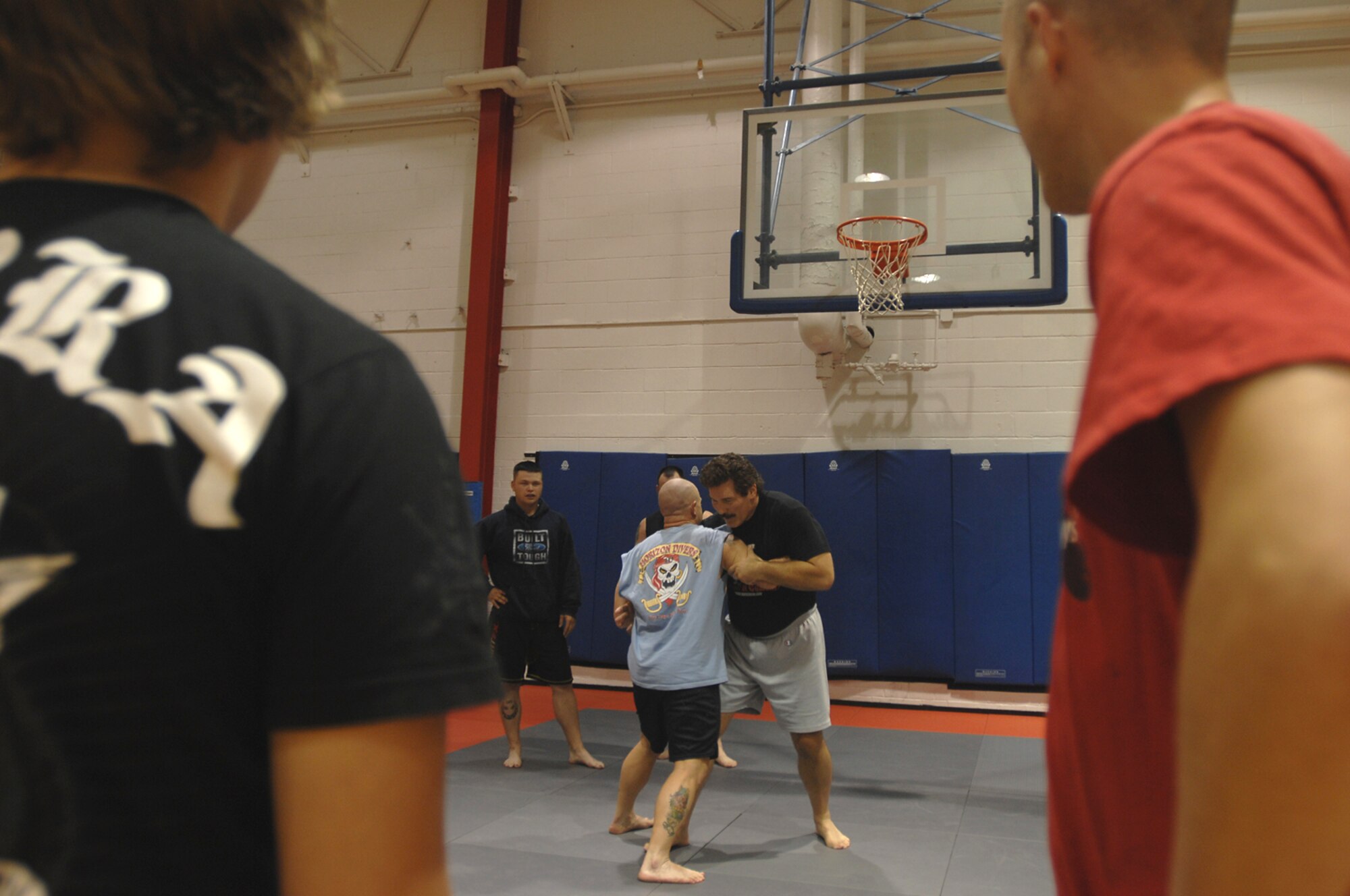 WHITEMAN AIR FORCE BASE, Mo. - Dan Severn, American mixed martial artist and professional wrestler, gives UFC tips and instruction about ultimate fighting to members of Team Whiteman Aug. 20. The class gave Airmen helpful tips in combat skills. Mr. Severn performed three different training sessions for Airmen and their families stationed at Whiteman. (U.S. Air Force photo/Senior Airman Kenny Holston)