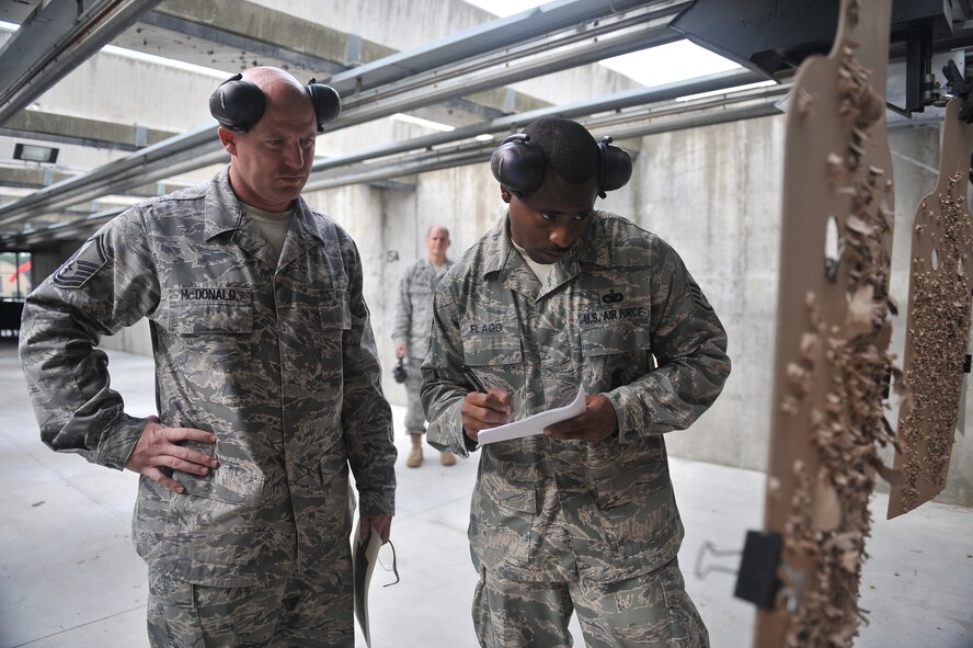 SHAW AIR FORCE BASE, S.C. -- Staff Sgt. Corey Flagg, 20th Security Forces Squadron, scores the target of Master Sgt. Jack McDonald, 28th Operational Weather Squadron, during Shaw's 2009 small-arms marksmanship event, Aug. 20. (U.S. Air Force photo/Senior Airman Kathrine McDowell)
