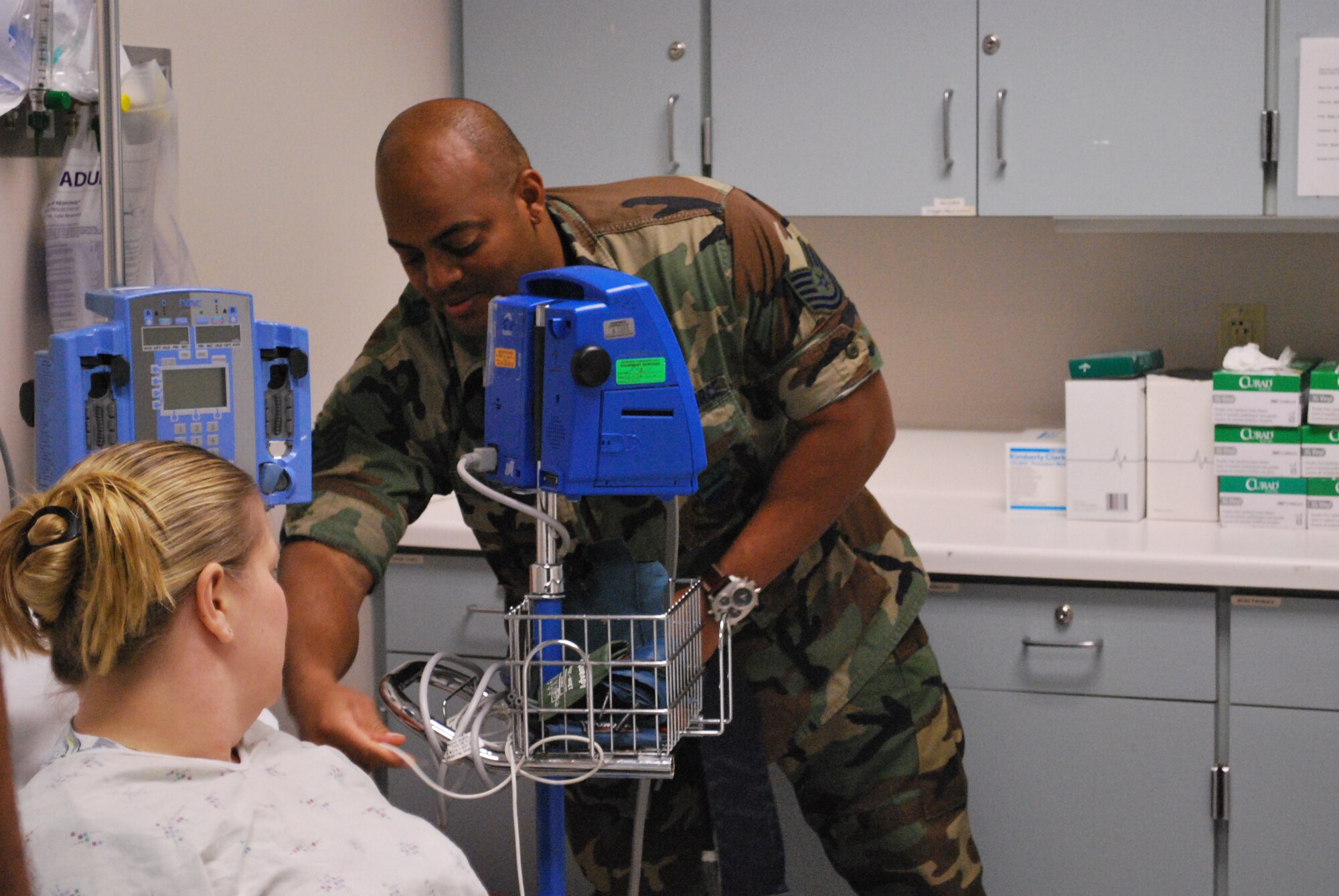 Tech Sgt. Tsgt. David Hallmon , a medical technician with the 433rd Medical Squadron, was one of several Reservists who performed their annual training at Southwest General Hospital. This was the third year for the civilian/military hospital partnership that took Reservists from several medical specialties and teamed them with civilian counterparts for added training. (U.S. Air Force Photo/Master Sgt. Collen McGee)
