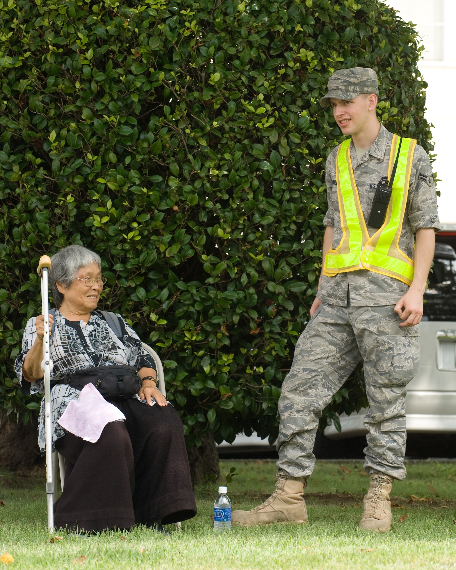 YOKOTA AIR BASE, Japan -- Airman 1st Class Thomas Chapman, 374th Maintenance Squadron and traffic control volunteer, lets a visitor rest in the shade during the 2009 Yokota Air Base Japanese-American Friendship Festival Aug. 22-23. More than 170,000 people attended the two-day event. In addition to static displays and live music, the festival offered a variety of American and Japanese food items. The festival is designed to bolster the bi-lateral relationship shared by the United States and Japan.(U.S. Air Force photo/Osakabe Yasuo)