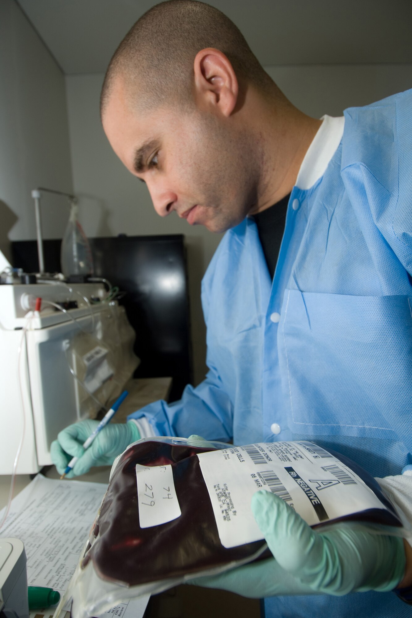 YOKOTA AIR  BASE, Japan -- Tech. Sgt. Marcus Houston, 35th Medical Support Squadron on temporary duty, keeps track of thawed red blood cells before starting the deglycerolizing process during Blood Deglycerolization Team training here recently. (U.S. Air Force photo/Osakabe Yasuo)
