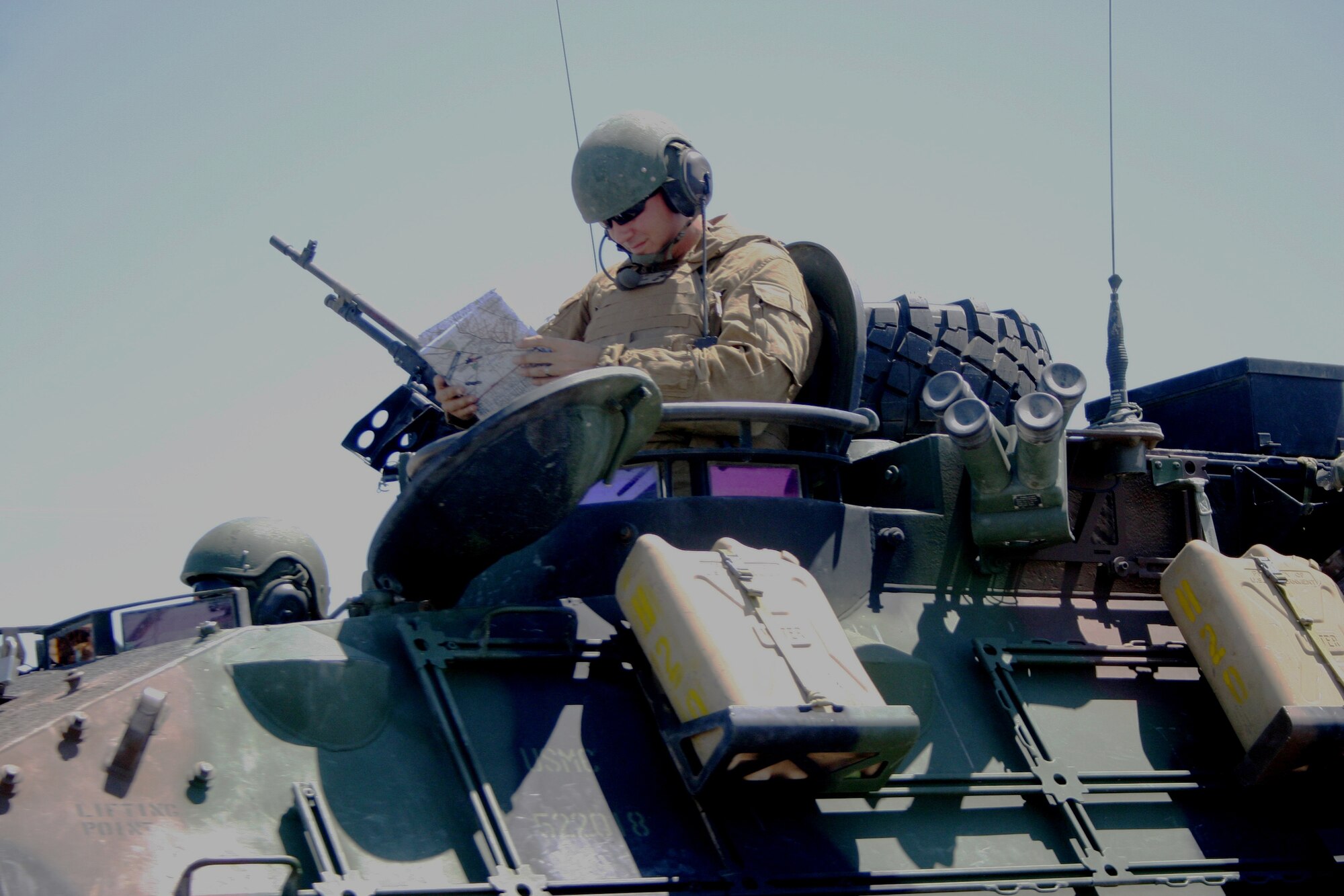 Marines prepare to move to battle positions during the recent Spartan Resolve exercise at Twentynine Palms, Calif.  (Casey Bain, JFIIT, USJFCOM)