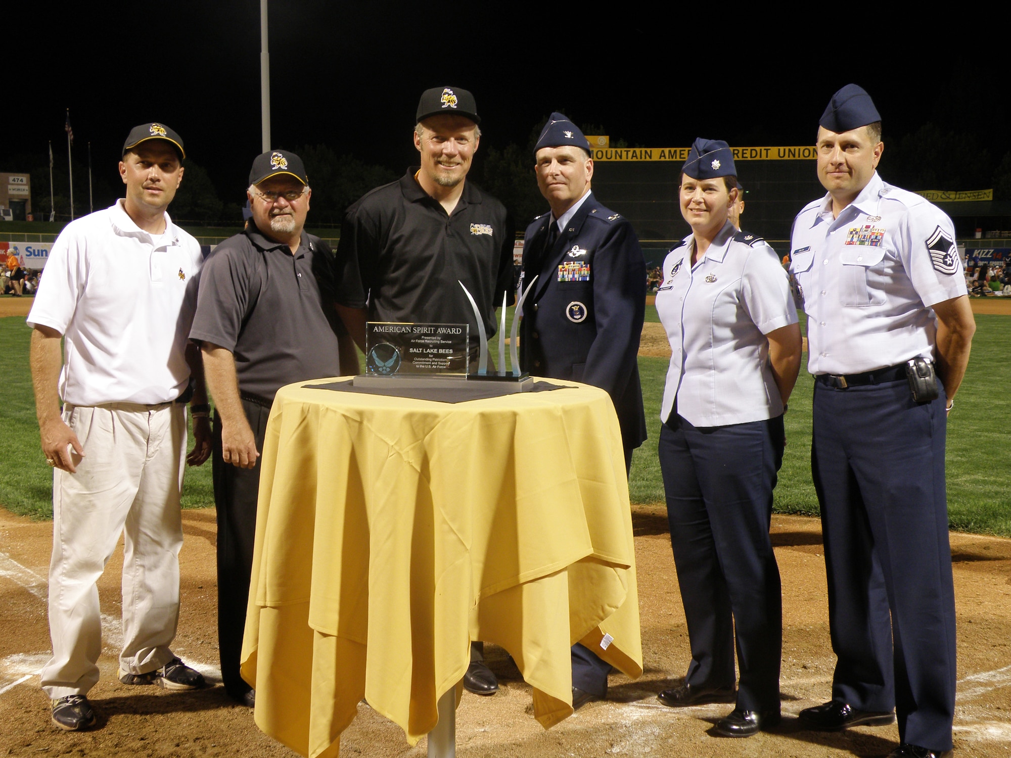 Their American Spirit earns Salt Lake Bees baseball team Air Force award  > Air Education and Training Command > Article Display