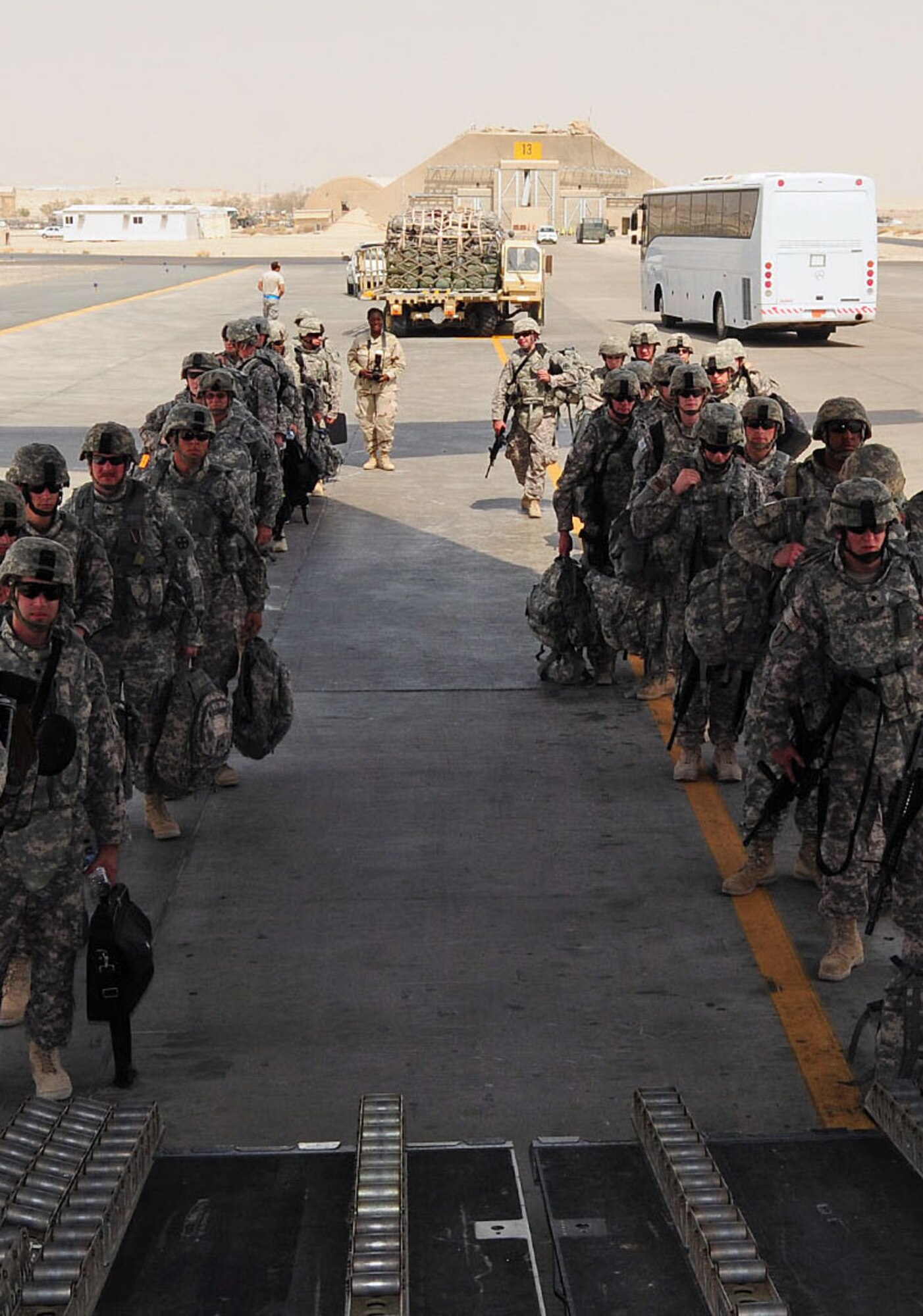 SOUTHWEST ASIA -- U.S. Army personnel from the 3rd Army/Army Central Command prepare to board a 816th Expeditionary Airlift Squadron C-17 Globemaster III on the 386th Air Expeditionary Wing parking ramp at an undisclosed location in Southwest Asia Aug. 21, 2009.  The C-17 is deployed from McChord Air Force Base, Wash.  (U.S. Air Force photo / Tech Sgt. Tony Tolley)