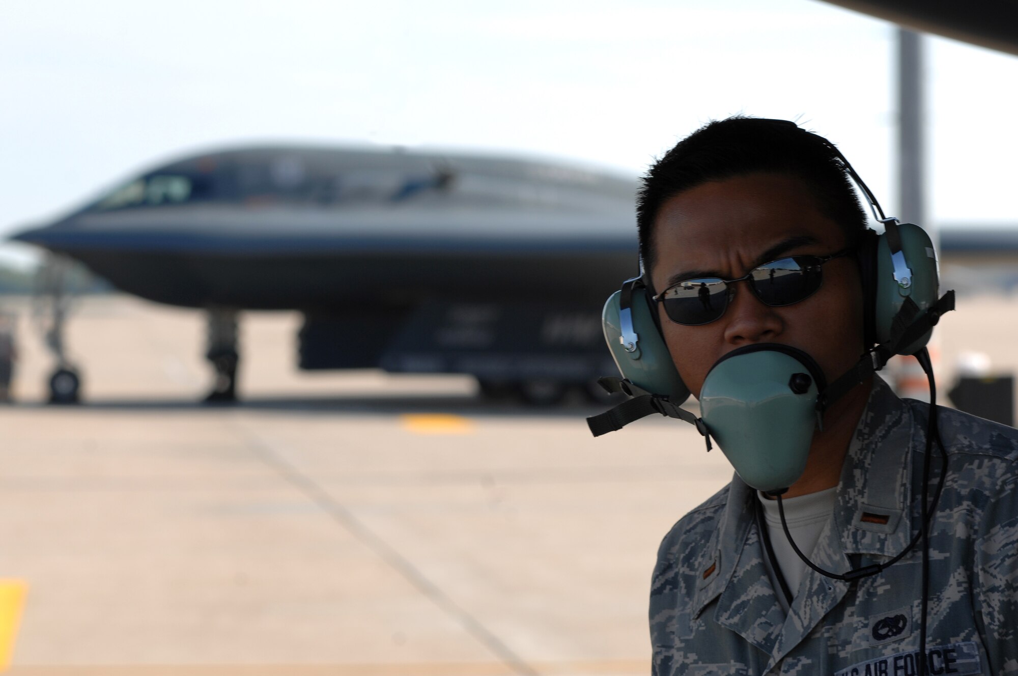 WHITEMAN AIR FORCE BASE, Mo. - 2nd Lt. Darwin Angeles, 509th Aircraft Maintenance Squadron, communicates with B-2 Spirit pilots during preflight preparation, Aug. 24. Twenty B-2 Spirit aircrafts are assigned to the 509th Bomb Wing. The B-2's primary mission is to attack time-critical targets early in a conflict to minimize an enemy's war-making potential. (U.S. Air Force photo/Senior Airman Kenny Holston)