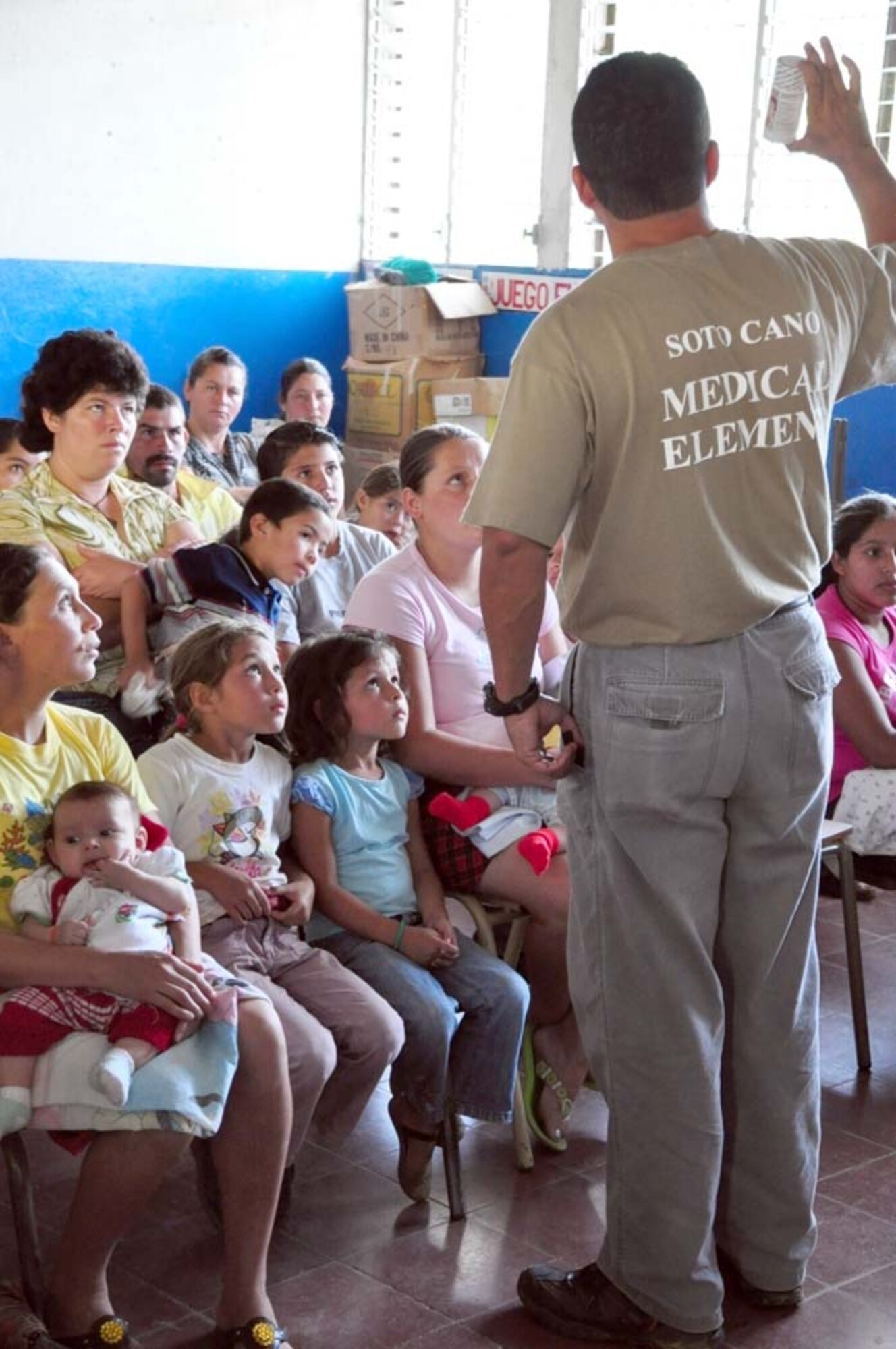SAN FERNANDO, El Salvador – Dr. Wilmer Amador, Medical Element liaison officer, Joint Task Force-Bravo, gives a preventive health briefing to Salvadoran patients during a Medical Readiness Training Exercise here Aug. 25. During the two-day MEDRETE, a combined U.S. and Salvadoran team provides free medical care to the members of the village. In the MEDRETE’s first day, the medical team treated 364 Salvadoran patients (U.S. Air Force photo/1st Lt. Jennifer Richard).
