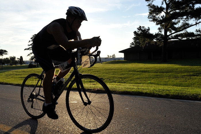Brian Arndts approaches the finish line of the bicycling portion of a triathlon held here Aug. 22. Events for the triathlon also included a 450-meter swim and a 5,000-meter run. Arndts is a member of the Navy and is stationed at Naval Weapons Station Charleston.(U.S. Air Force photo/James M. Bowman)
