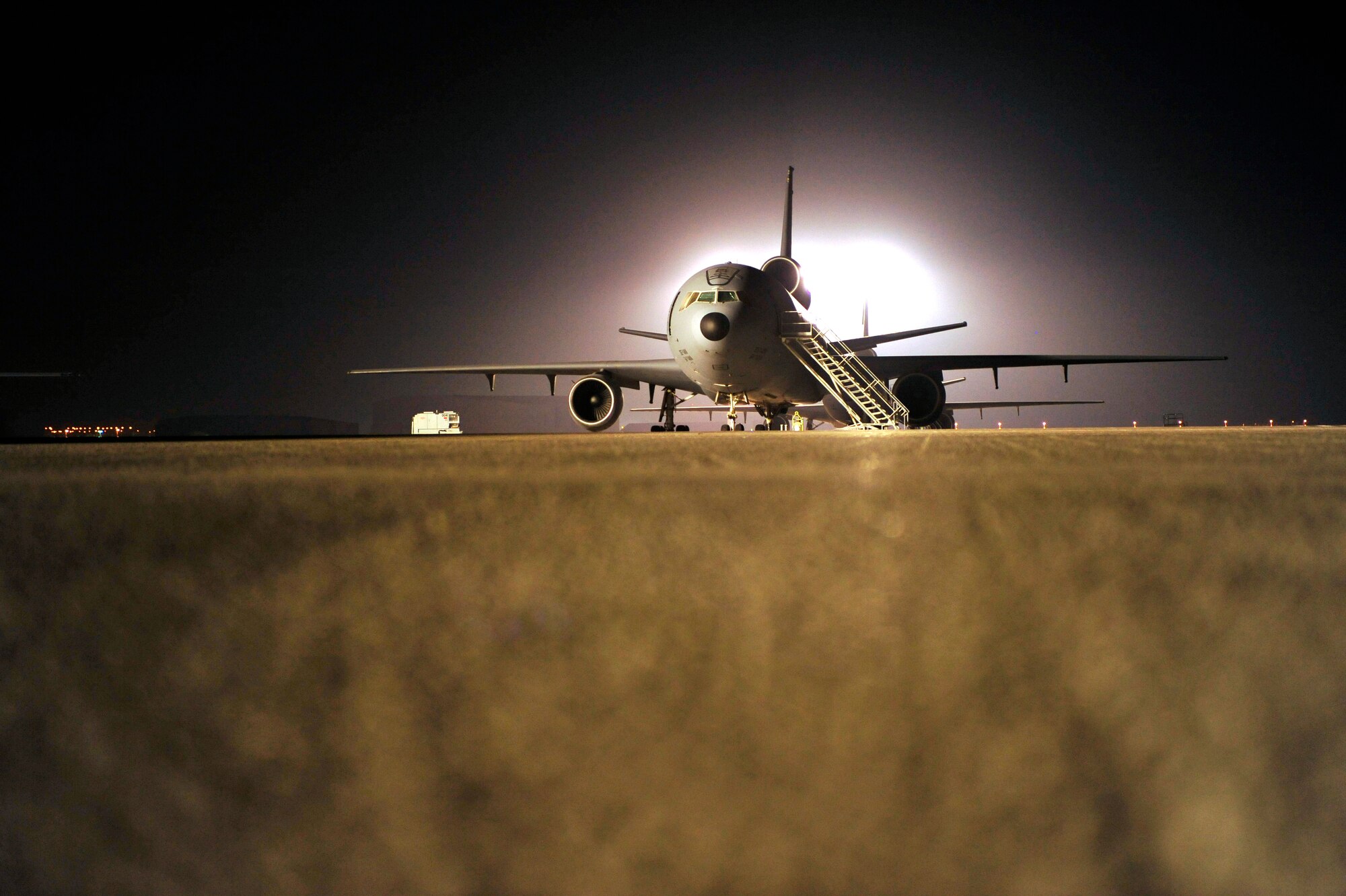 SOUTHWEST ASIA -A KC-10 Extender aircraft from the 908th Expeditionary Air
Refuel Squadron Aug. 21. The KC-10 is an advanced tanker and cargo aircraft
capable of carrying more than 356,000 pounds of fuel. (U.S. Air Force
photo/Tech. Sgt. Charles Larkin Sr)