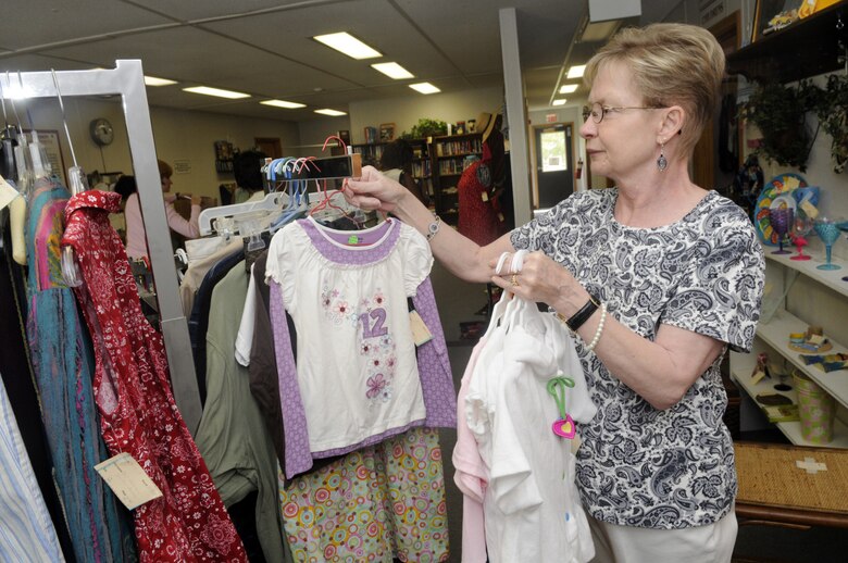 robins afb clothing sales