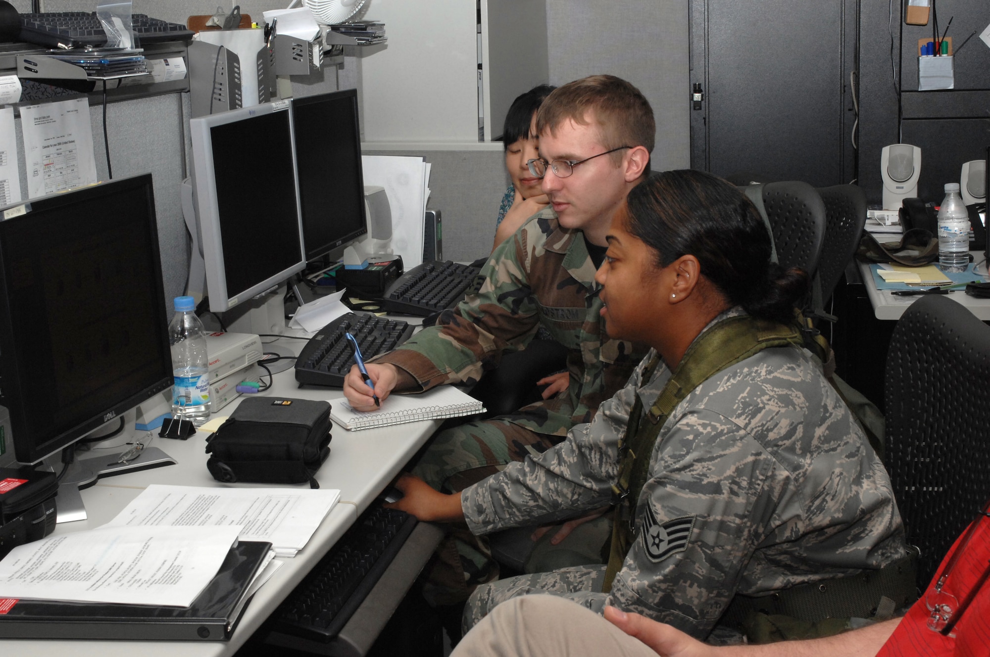 Senior Airman Eric Goldstrom, Staff Sgt. Grecille Newton and Ms Hyung Reeder, 607th Air and Space Communications Squadron, build the air picture for the Korean AOR August 26 during the annual exercise ULCHI FREEDOM GUARDIAN 2009. Sergeant Newton is an augmentee from Yokota AB, Japan. (U.S. Air Force photo/Airman 1st Class Elliott Sprehe)