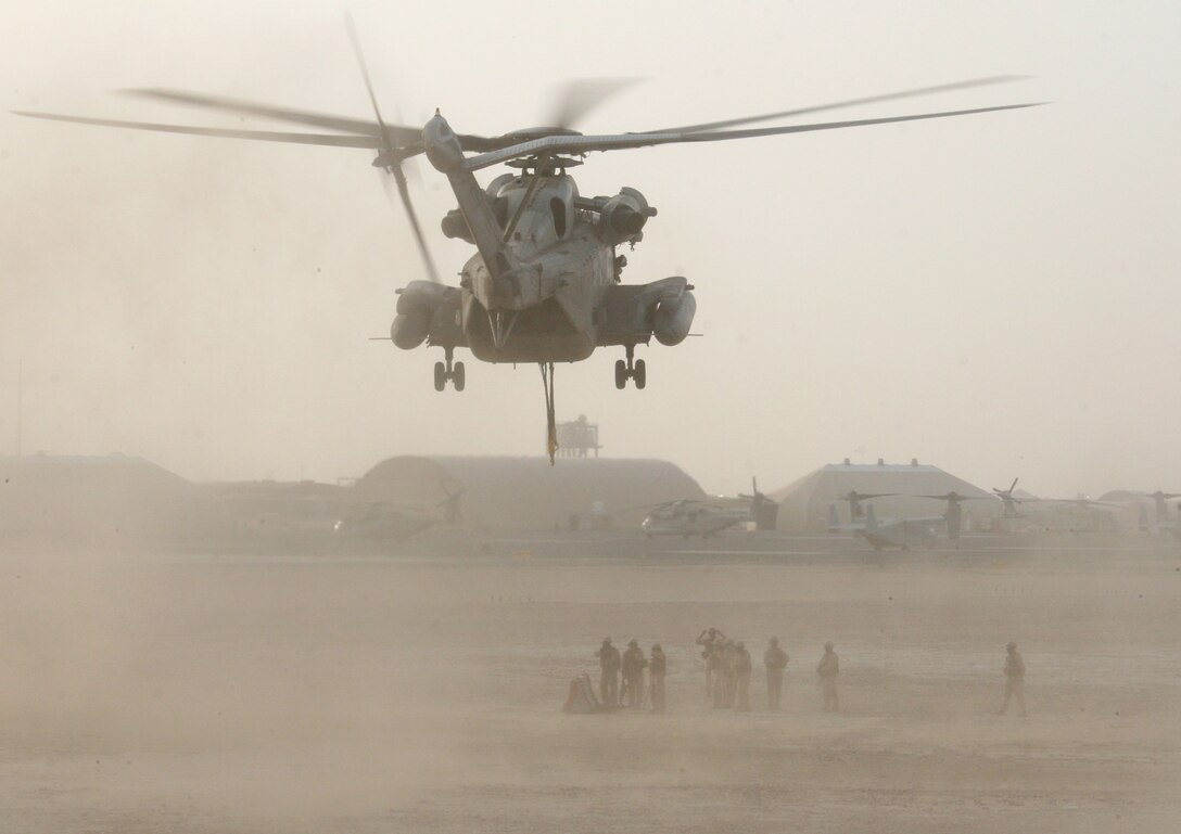 Marines from the Helicopter Support Team, Combat Logistics Battalion 22, 22nd Marine Expeditionary Unit, direct a CH-53E Super Stallion from Marine Medium Tiltrotor Squadron 263 (Reinforced), 22nd MEU, during a Helicopter Support Team airlift training evolution at Udairi Army Airfield, Kuwait Aug. 30, 2009. The 22nd MEU is ashore in Kuwait conducting sustainment training while serving as the theater reserve force for U.S. Central Command.