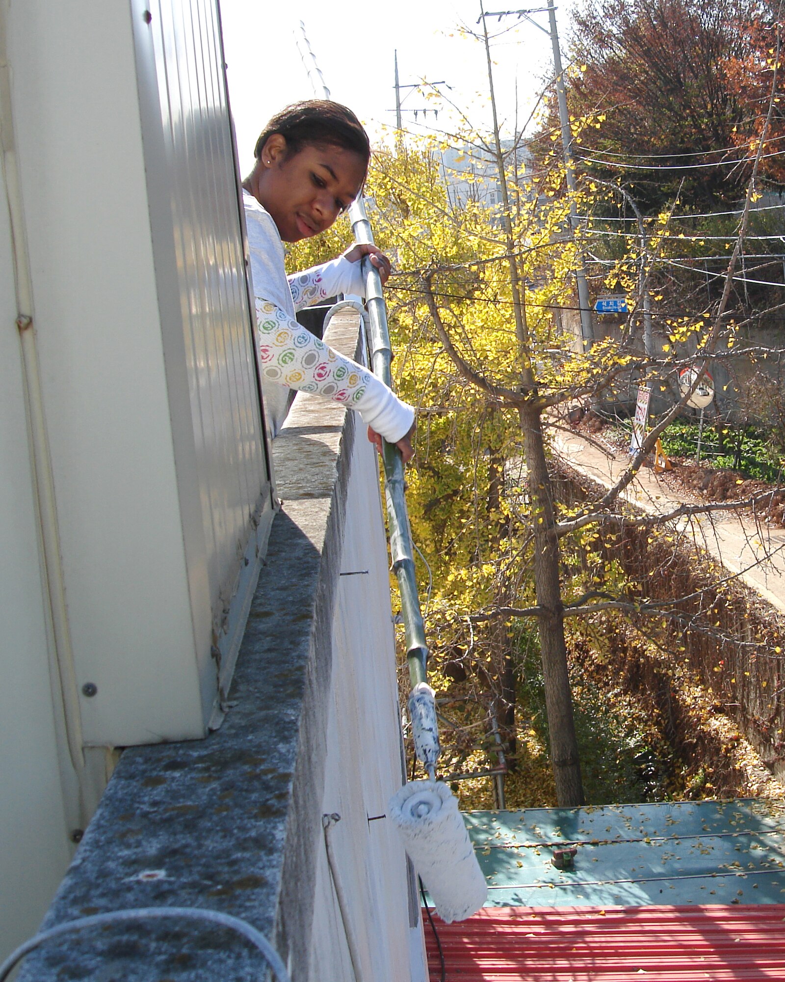 KUNSAN AIR BASE, Republic of Korea -- Staff Sgt. Muinda Gueston, 8th Medical Operation Squadron, paints a wall at the Ilmagwon Orphanage Nov. 21. Sixteen Airmen made a difference by donating their time to paint the Ilmagwon Orphanage and playground equipment, to maintain friendly relations with South Korean Civilization. (U.S. Air Force photo/Chaplain (Maj) Hector Colon)                               