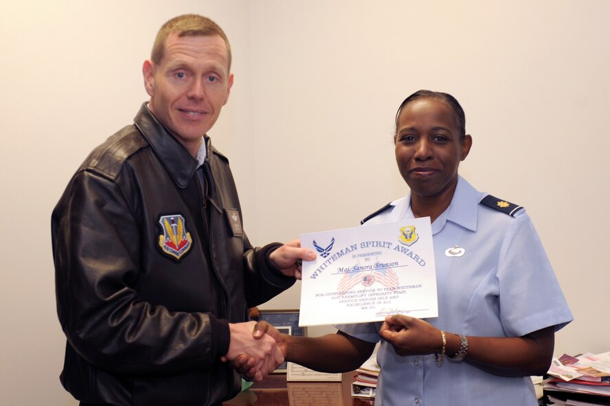 WHITEMAN AIR FORCE BASE, Mo., -- Brig. Gen. Robert Wheeler, 509th Bomb Wing commander,  presents the Whiteman Spirit Award to Maj. Sanora Brunson, 509th Comptroller Squadron commander, here Nov. 30. (U.S. Air Force photo/Senior Airman Jason Huddleston)(Released)