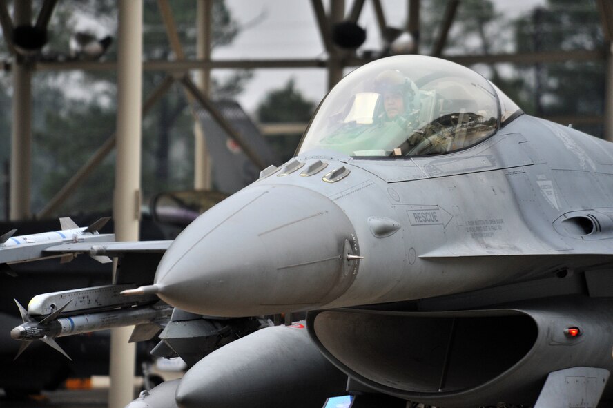 SHAW AIR FORCE BASE, S.C. -- An F16 taxis to the runway prior to takeoff during an operational readiness exercise. The 20th Fighter Wing conducts Phase I OREs to practice deploying. (U.S. Air Force Photo/Tech. Sgt. Josef Cole)
