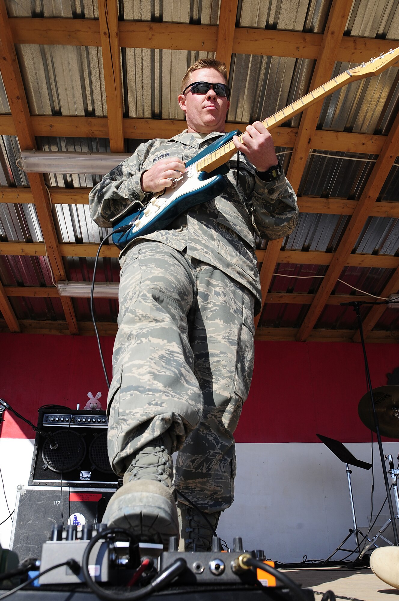 FORWARD OPERATING BASE HUNTER, Iraq -- United States Air Force Tech. Sgt. Steve Wilson, electric guitarist, Air Force Central Command rock band ‘Sirocco’, performs during a concert here, Nov. 29, 2009. Sirocco entertained servicemembers and civilians at Ali Base, Contingency Operating Base Adder and Forward Operating Base Hunter, Iraq, over the Thanksgiving Day weekend. (U.S. Air Force photo/Senior Airman Tony R. Ritter) 