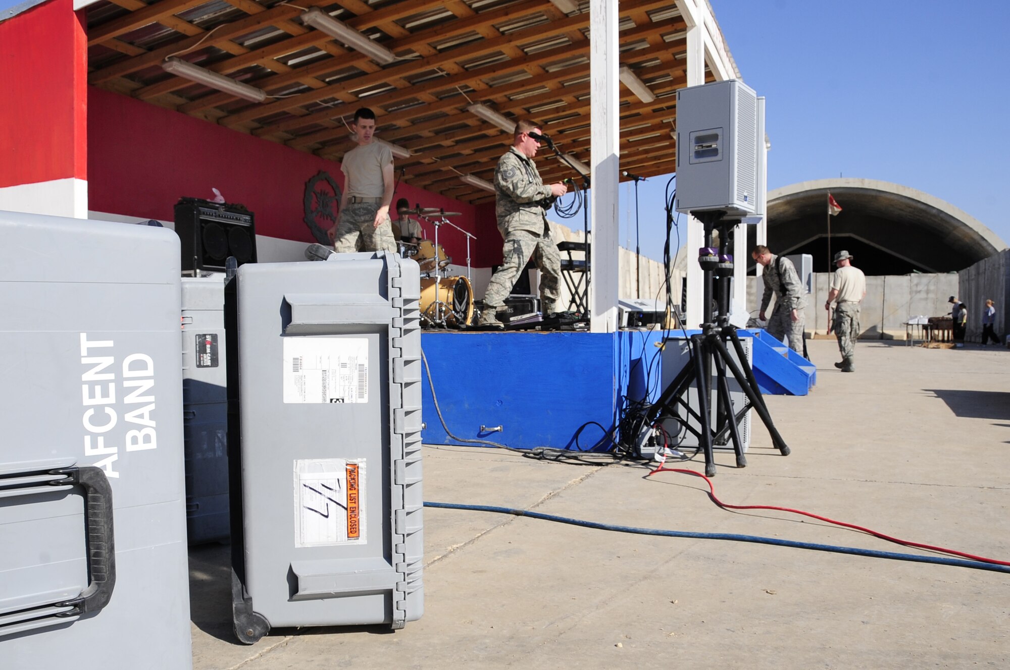 FORWARD OPERATING BASE HUNTER, Iraq -- United States Air Force members, Air Force Central Command rock band ‘Sirocco’, set up their equipment in preparation for a performance here, Nov. 29, 2009. Sirocco entertained servicemembers and civilians at Ali Base, Contingency Operating Base Adder and Forward Operating Base Hunter, Iraq, over the Thanksgiving Day weekend. (U.S. Air Force photo/Senior Airman Tony R. Ritter) 