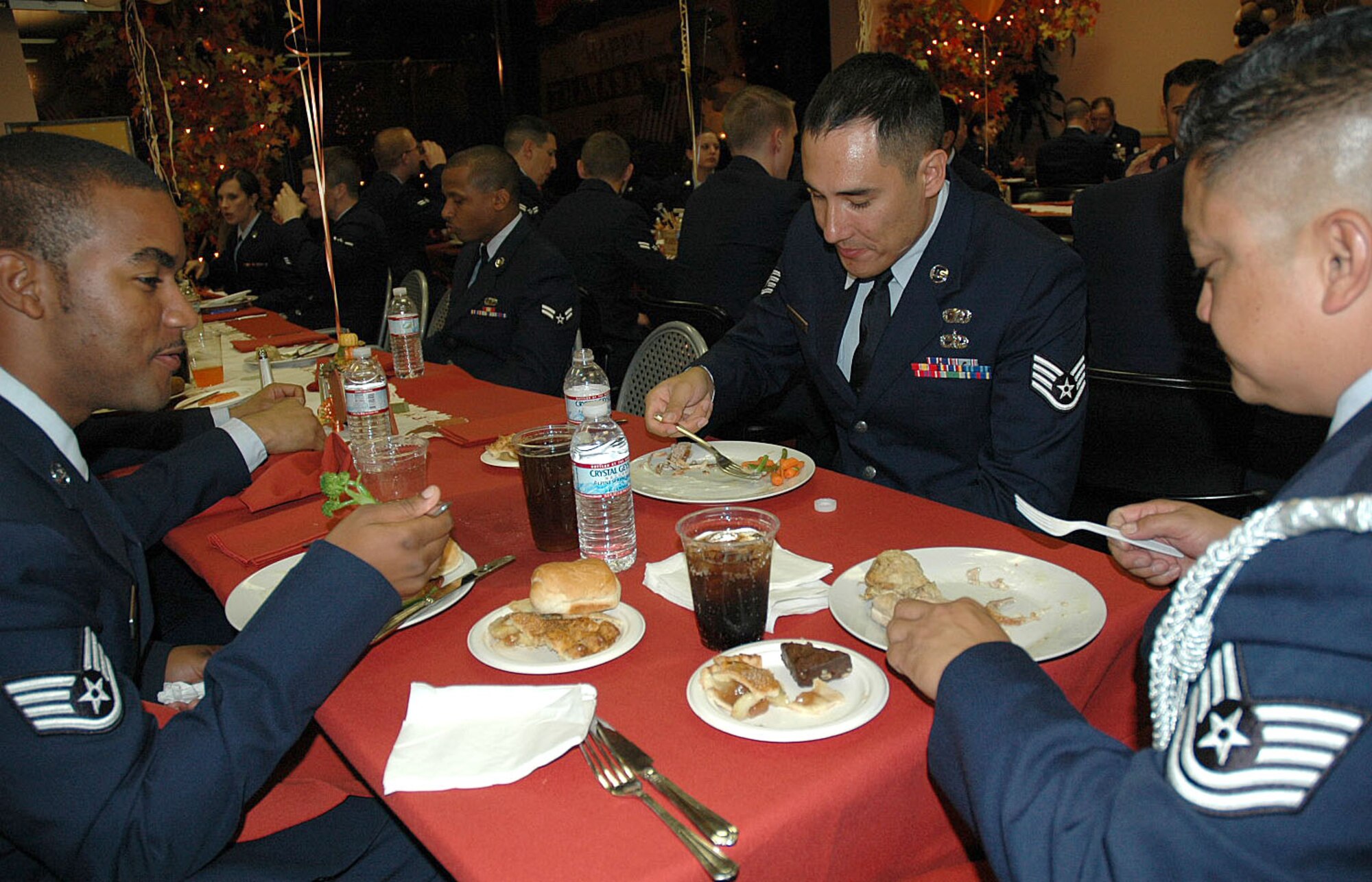 Members from Los Angeles Air Force Base enjoy a bountiful turkey dinner provided by Jay Leno’s staff after NBC’s military tribute on Thanksgiving Day, Nov. 26. The participants came from various military bases around Southern California to be a part of the all-military audience for this annual event held at NBC Studios in Burbank, Calif. (Photo by 2nd Lt. Mara Title)