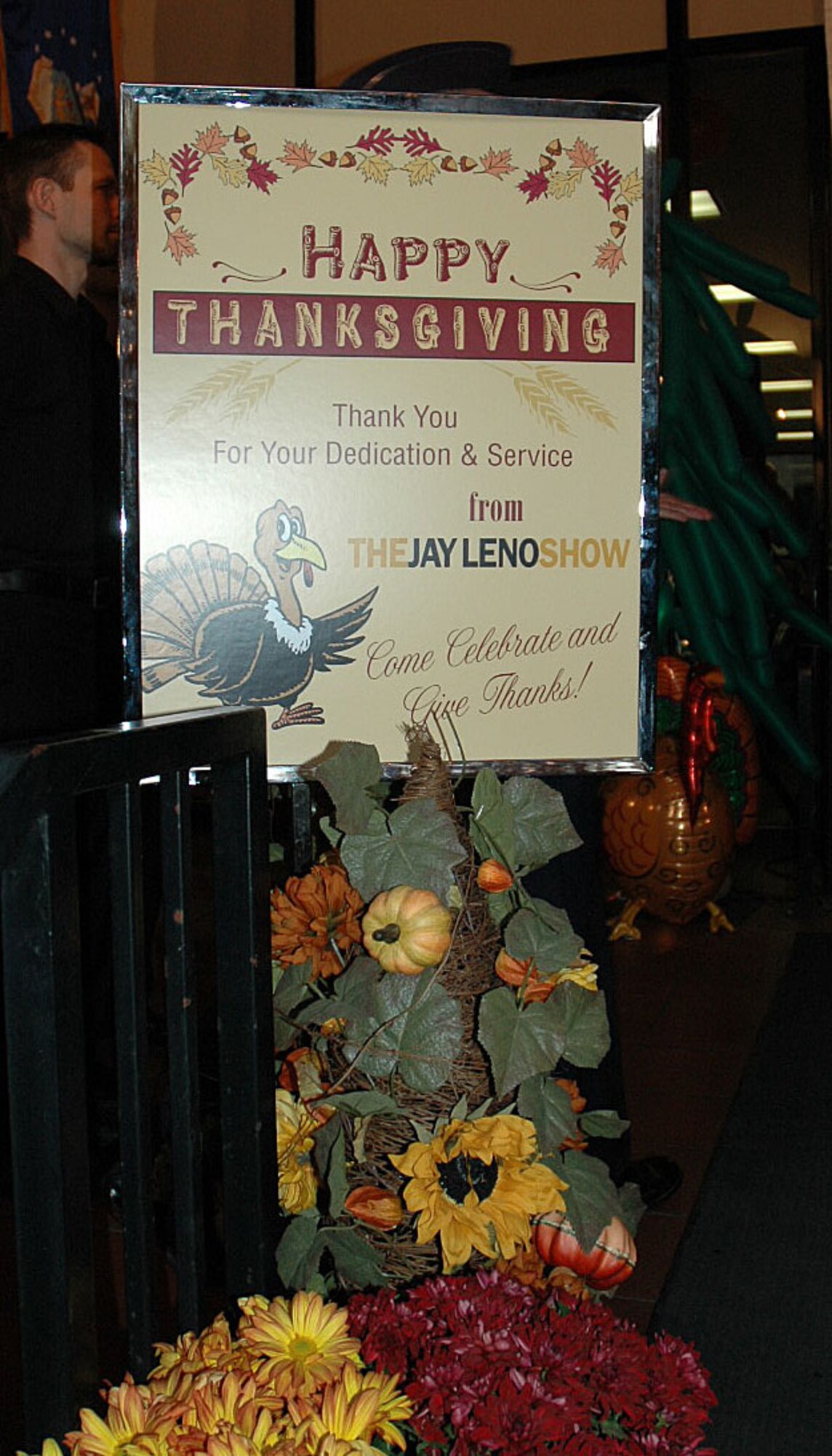 A special sign welcomes members from various military bases in Southern California, including Los Angeles Air Force Base, who took part in the Jay Leno Show’s all-military tribute on Thanksgiving Day, Nov. 26. After watching the show in NBC Studios, Burbank, Calif., everyone was served a home-cooked meal, complete with ornate decorations set up by Jay’s staff. (Photo by 2nd Lt. Mara Title)