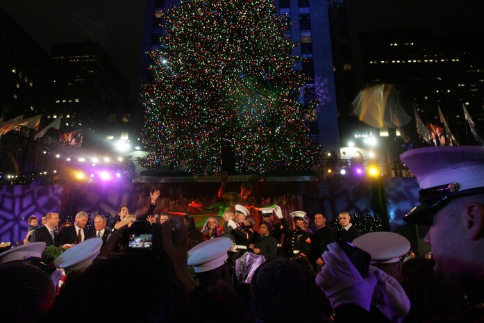 NEW YORK -- Marines from 6th Communications Battalion, 4th Marine Logistics Group, who recently returned from an Iraq deployment joined New York City mayor Michael Bloomberg and musicians Michael Buble and Aretha Franklin in lighting the 76 ft. Christmas Tree during NBC's 77th Annual Live Holiday Celebration, Dec. 2. Marines from numerous local units attended the event as special guests in front of the stage for the evenings celebration. (Official Marine Corps photo by Sgt. Randall A. Clinton)
