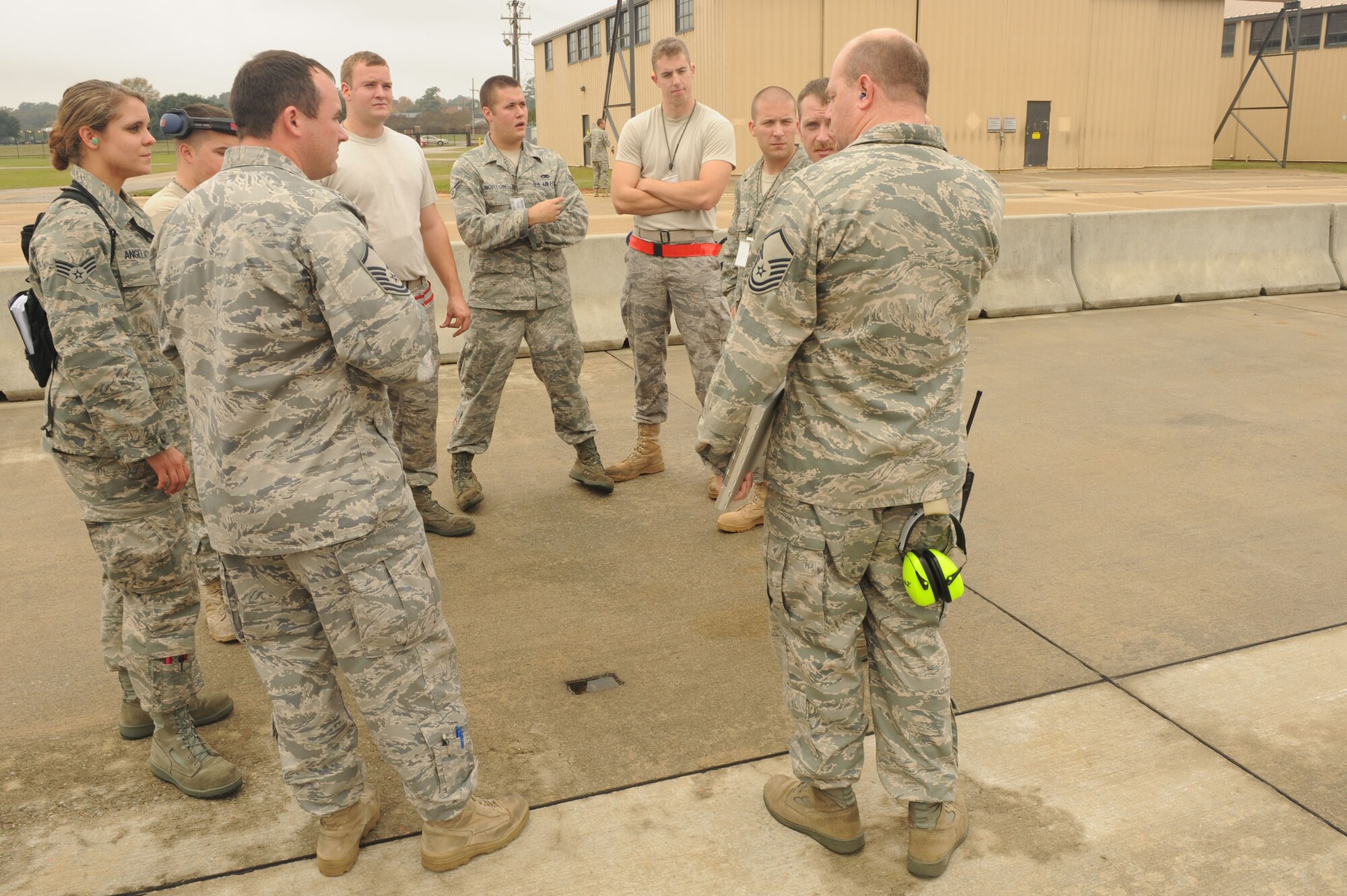 SHAW AIR FORCE BASE S.C -- Maintainers at Shaw's alert facility dicuss ways to improve their skills immediately after launching aircraft during exercise Fertile Keynote Nov.19. "We'll gather around and let each other know what we could improve on," said Staff Sgt. James Smeltzer, alert maintainer. "We discuss things like staying clear while flight controls are being tested." This type of feedback is something alert Airmen take pride in. "We have the best communication between maintenance and operations in this entire wing," said Senior Master Sgt. William Partin, alert NCO-in-charge.  (U.S. Air Force photo/Senior Airman David Minor)