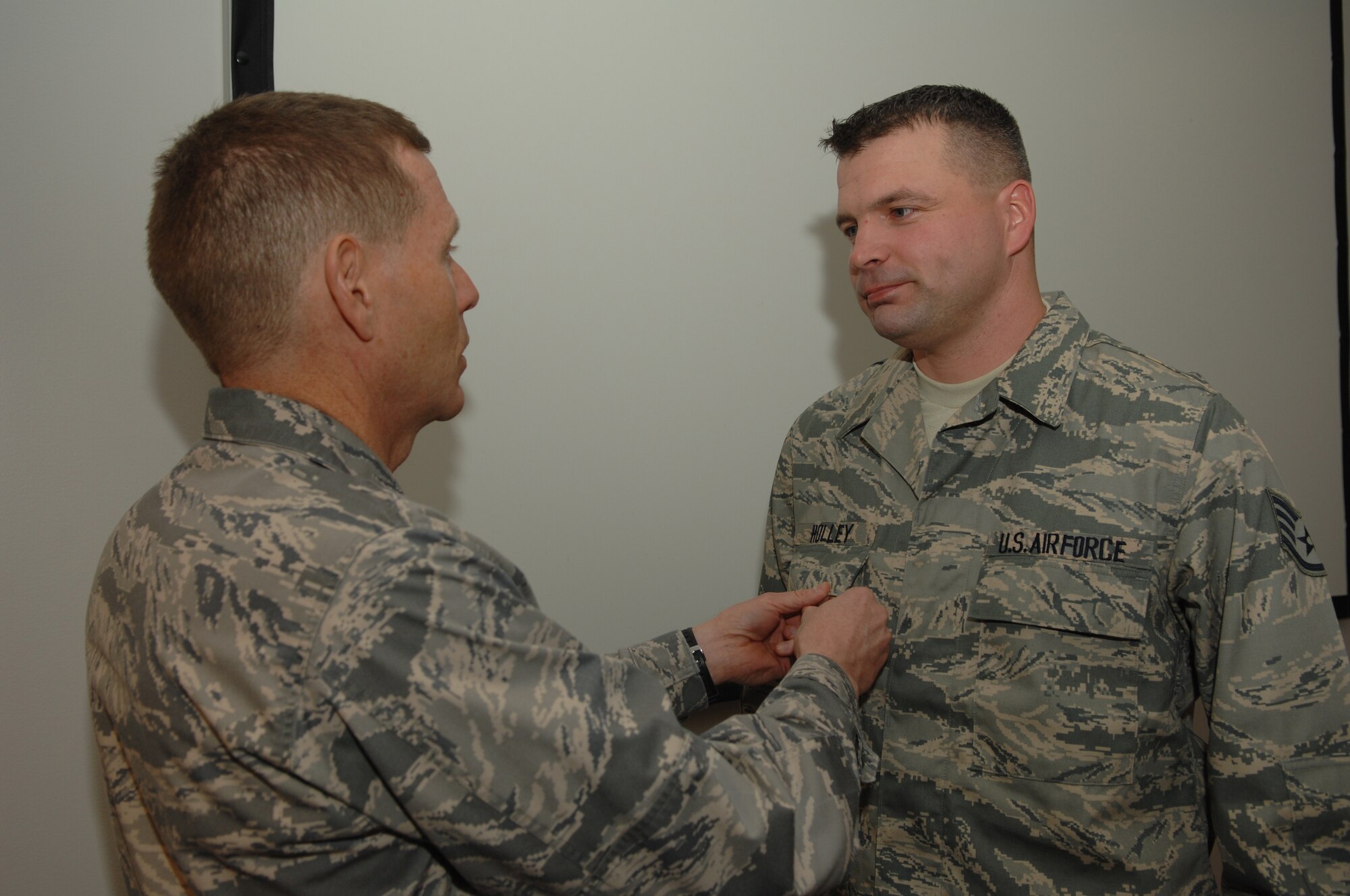 WHITEMAN AIR FORCE BASE, Mo., -- Brig. Gen. Robert Wheeler, 509th Bomb Wing commander, presents the Bronze Star Medal to Staff Sgt. Charles Holley, 509th Logistics Readiness Squadron, here Nov. 25. (U.S. Air Force photo/ Senior Airman Jessica Mae Snow)(Released)