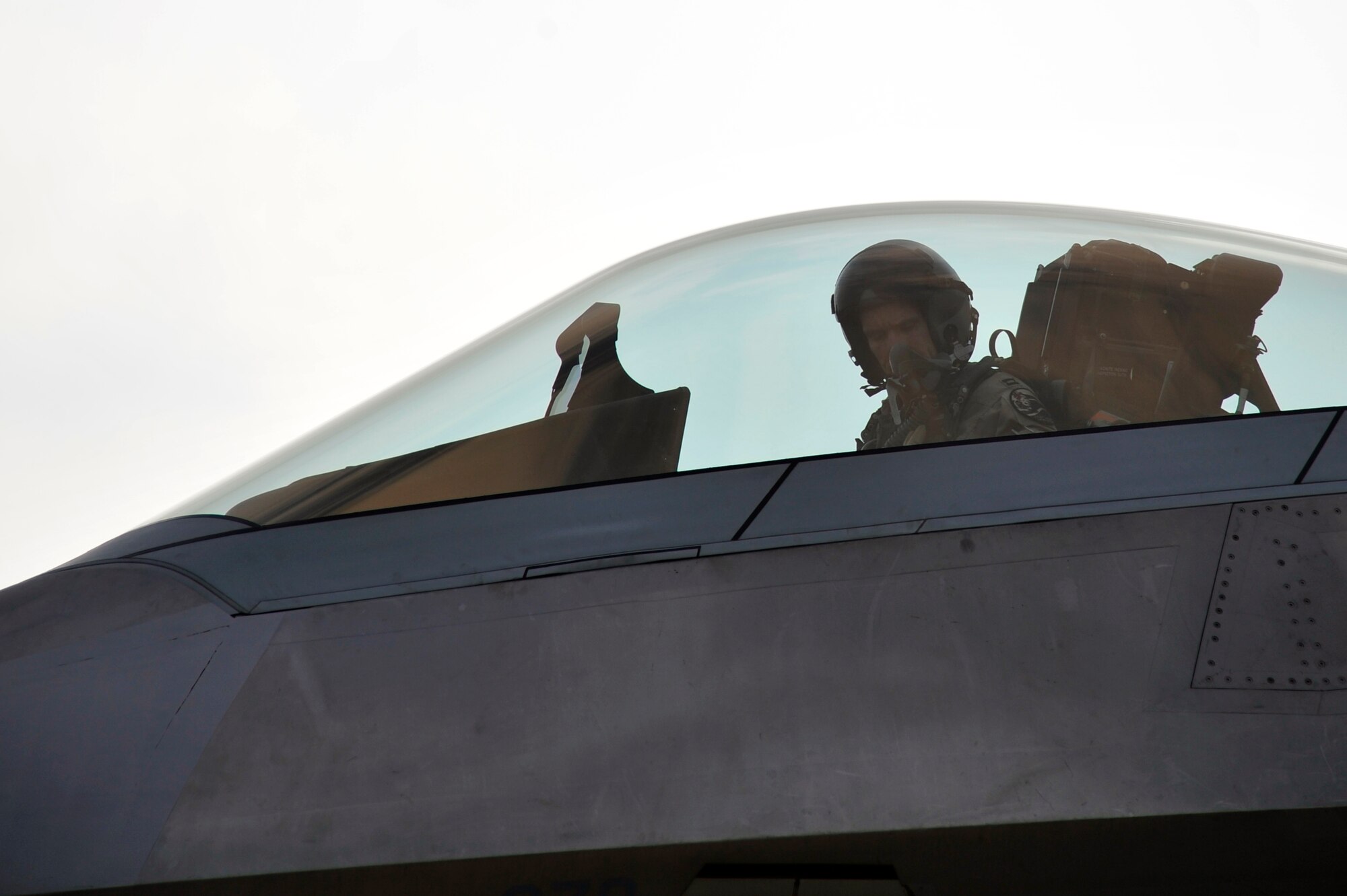 UNITED ARAB EMIRATES AIR WARFARE CENTER, UAE - Capt. Blaine Jones, 1st Fighter Wing pilot, prepares to taxi an F-22 Raptor Nov. 30, 2009. Captain Jones is on temporary duty from Langley Air Force Base, Va. Captain Howard hails from Kingman, Kan. F-22 Raptors have deployed from the 1st Fighter Wing at Langley AFB, VA to the United Arab Emirates Air Warfare Center.  Aircrews have been participating in bilateral training opportunities with Coalition partners.  The exercises are designed to promote security, stability and mutual interests in the region.(U.S. Air Force photo/Tech. Sgt. Charles Larkin Sr)