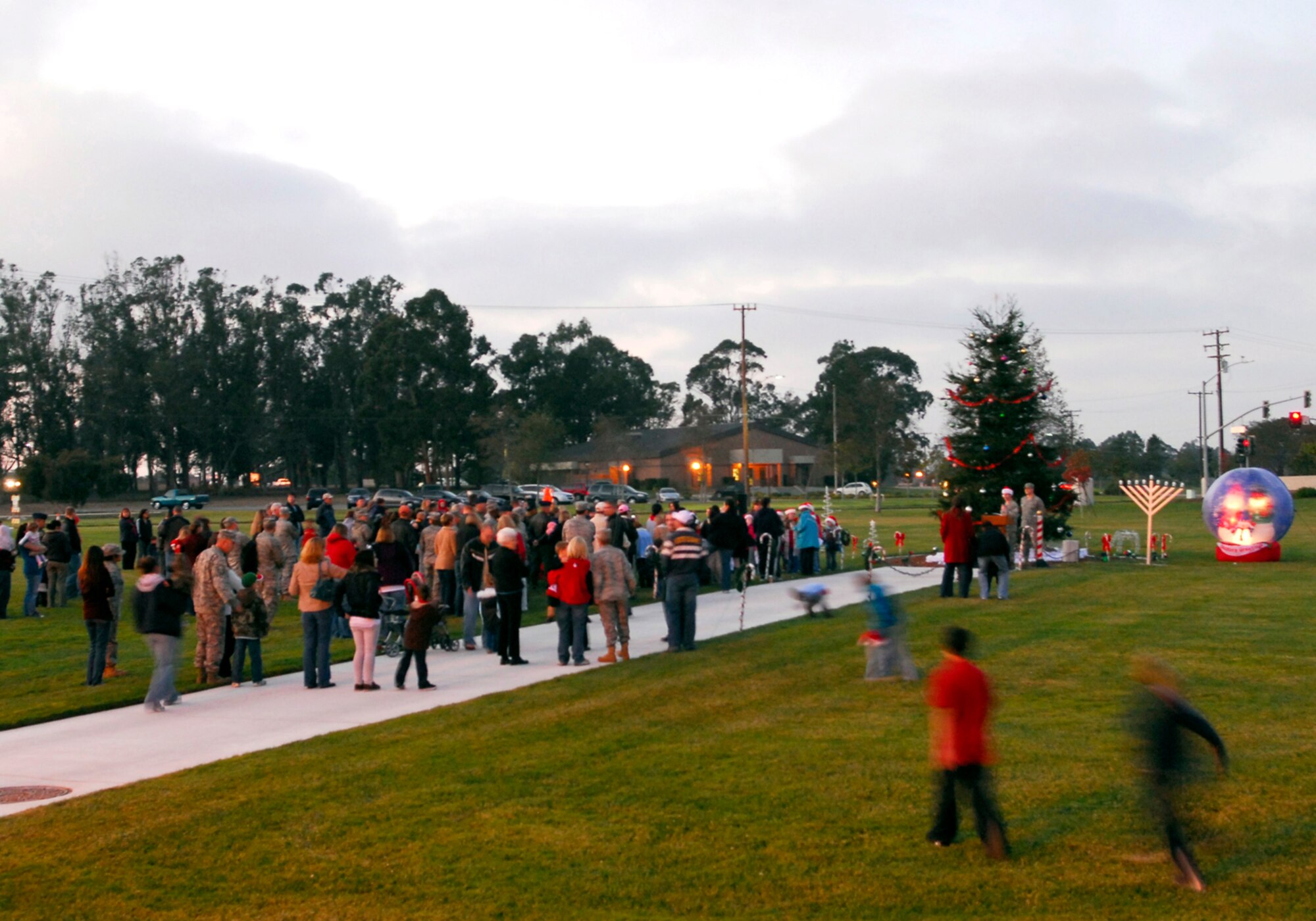 VANDENBERG AIR FORCE BASE, Calif. – Team Vandenberg gathers for the Holiday Tree Lighting Ceremony here at Building 11777 on Thursday, Dec. 3, 2009. The tree lighting ceremony was held in the spirit of the holiday season. (U.S. Air Force photo/Senior Airman Ashley Reed)