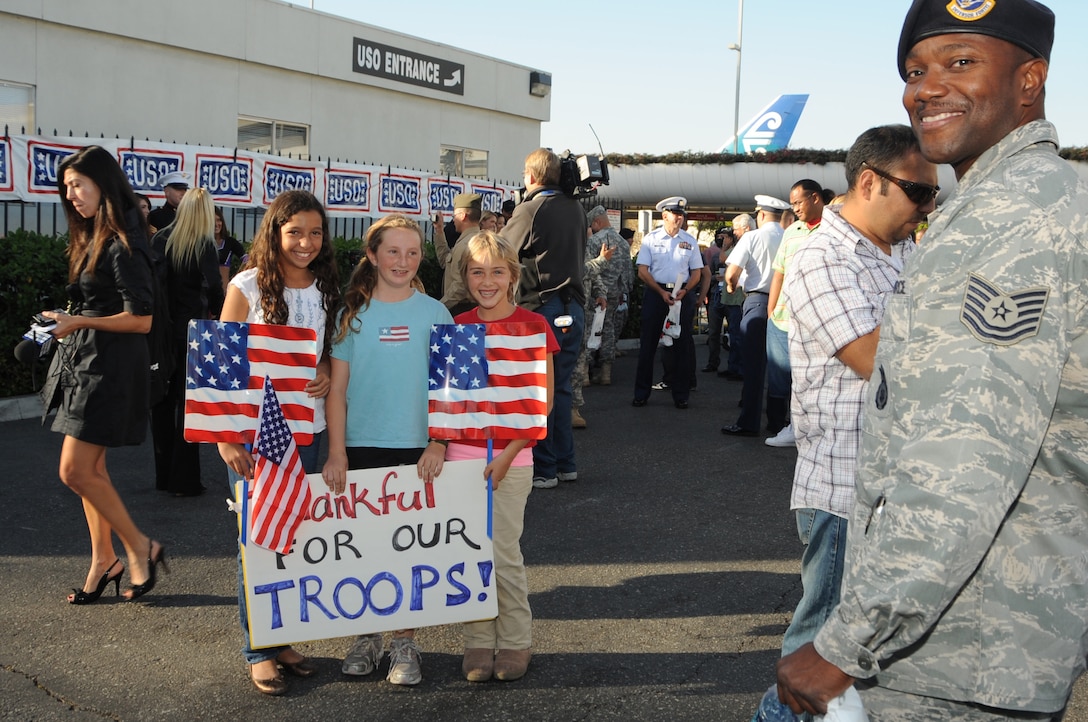 Tech. Sgt. Johnny Jackson, 61st Security Forces, is greeted by a “thankful for our troops” poster during the Bob Hope Hollywood USO's “Salute to Our Military Personnel” at the Los Angeles International Airport, Nov. 24.  Local and other military troops passing through LAX were treated to an afternoon of pre-Thanksgiving lunch and entertainment.  (Photo by Joe Juarez)