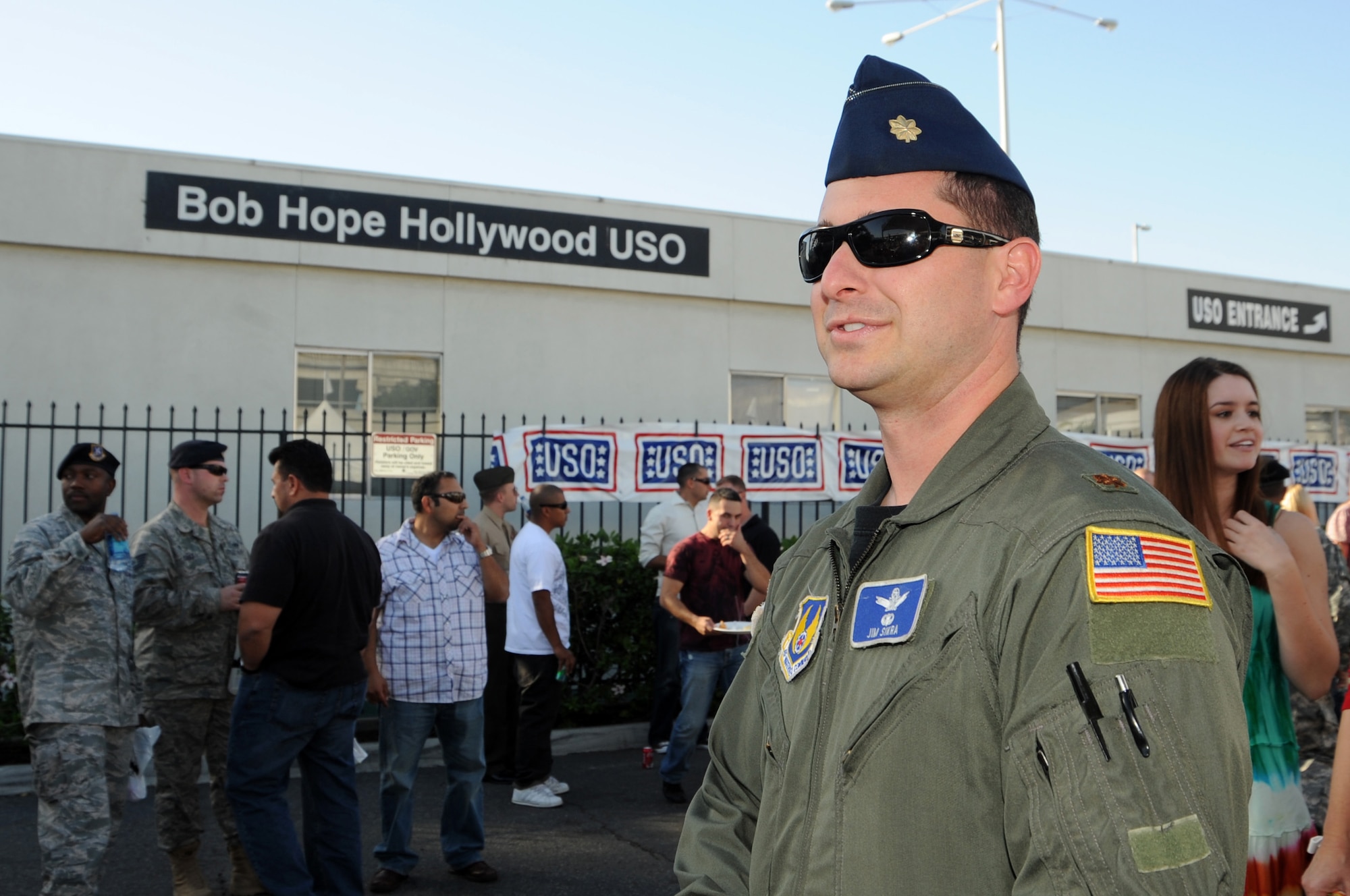 Maj. Jim Sikra, Plans and Programs, enjoys an afternoon of relaxation during the Bob Hope Hollywood USO's “Salute to Our Military Personnel” at the Los Angeles International Airport, Nov. 24.  Local and other military troops passing through LAX were treated to an afternoon of pre-Thanksgiving lunch and entertainment.  (Photo by Joe Juarez)