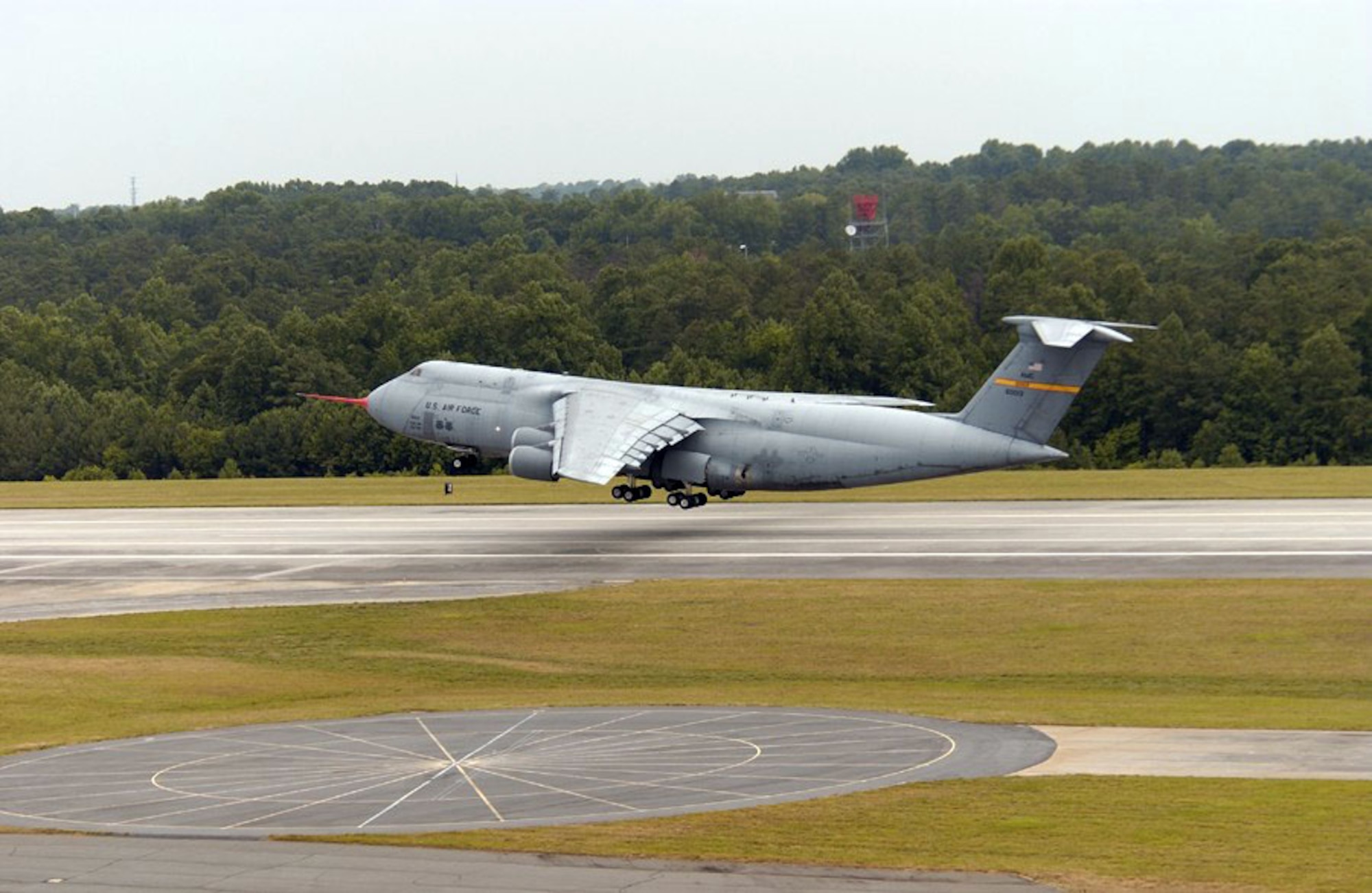 A C-5M Super Galaxy takes off during its First Flight ceremony at Lockheed Martin's Marietta, Ga., plant in June 2006. (U.S. Air Force photo)
