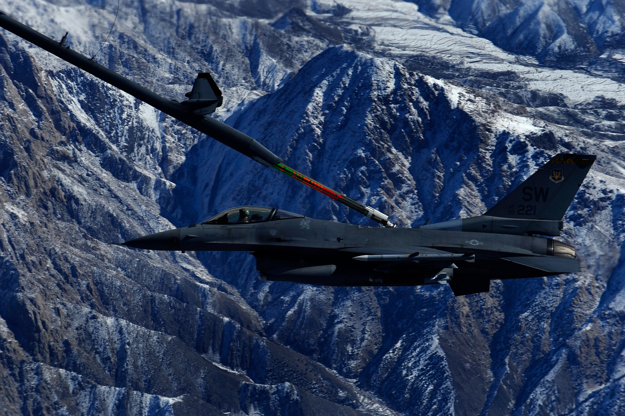 AFGHANISTAN -- A U.S. Air Force 908th Expeditionary Air Refueling Squadron KC-10A Extender, refuels an F-16 Fighting Falcon from the 79th Expeditionary Fighter Squadron over eastern Afghanistan, Nov. 26, 2009.  (U.S. Air Force photo/Staff Sgt. Michael B. Keller)

