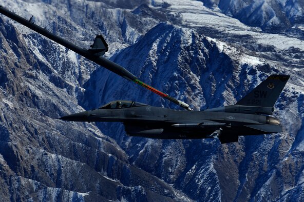 AFGHANISTAN -- A U.S. Air Force 908th Expeditionary Air Refueling Squadron KC-10A Extender, refuels an F-16 Fighting Falcon from the 79th Expeditionary Fighter Squadron over eastern Afghanistan, Nov. 26, 2009.  (U.S. Air Force photo/Staff Sgt. Michael B. Keller)

