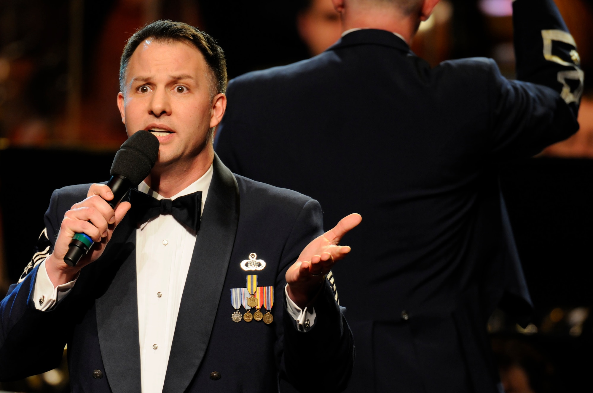 Master Sgt. Bradley Bennett, United States Air Force Band, performs Dec. 5 during the holiday concert series "Hooray for the Holidays" at the Daughters of the American
Revolution Constitution Hall, Washington D.C. This year's series featured
members of the Concert Band and Singing Sergeants in a musical presentation,
highlighting holiday selections from stage and screen. The final installment
of the holiday series will be at Centennial High School in Ellicott City,
Md., Dec 8. For more information on the USAF Band, visit www.usafband.af.mil. (U.S.
Air Force photo by Staff Sgt. Tim Chacon)
