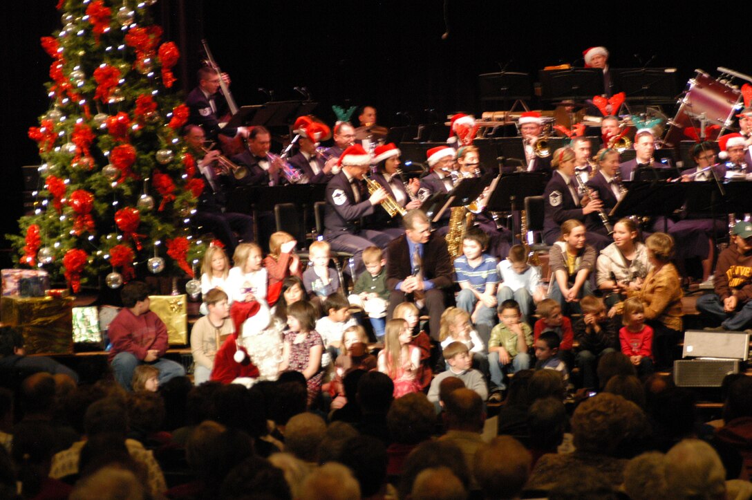 Master Sergeant Randy Ward tells a Christmas story to children as the USAF Academy Band performs in Fort Morgan, CO