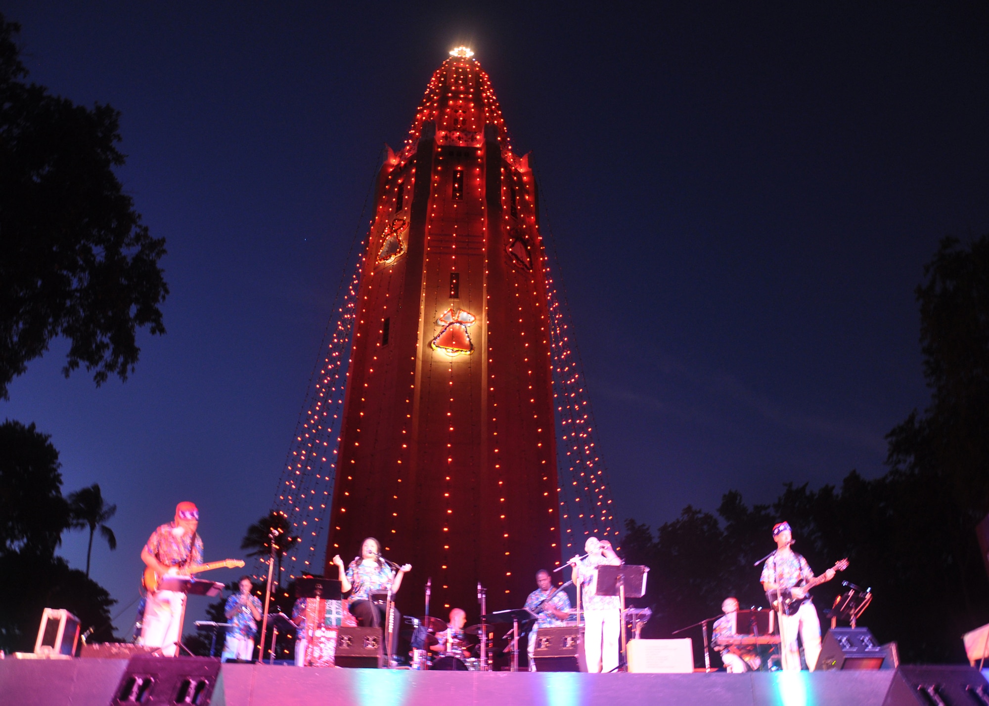 Freedom Tower twinkles in Hawaii sky > 15th Wing > Article Display