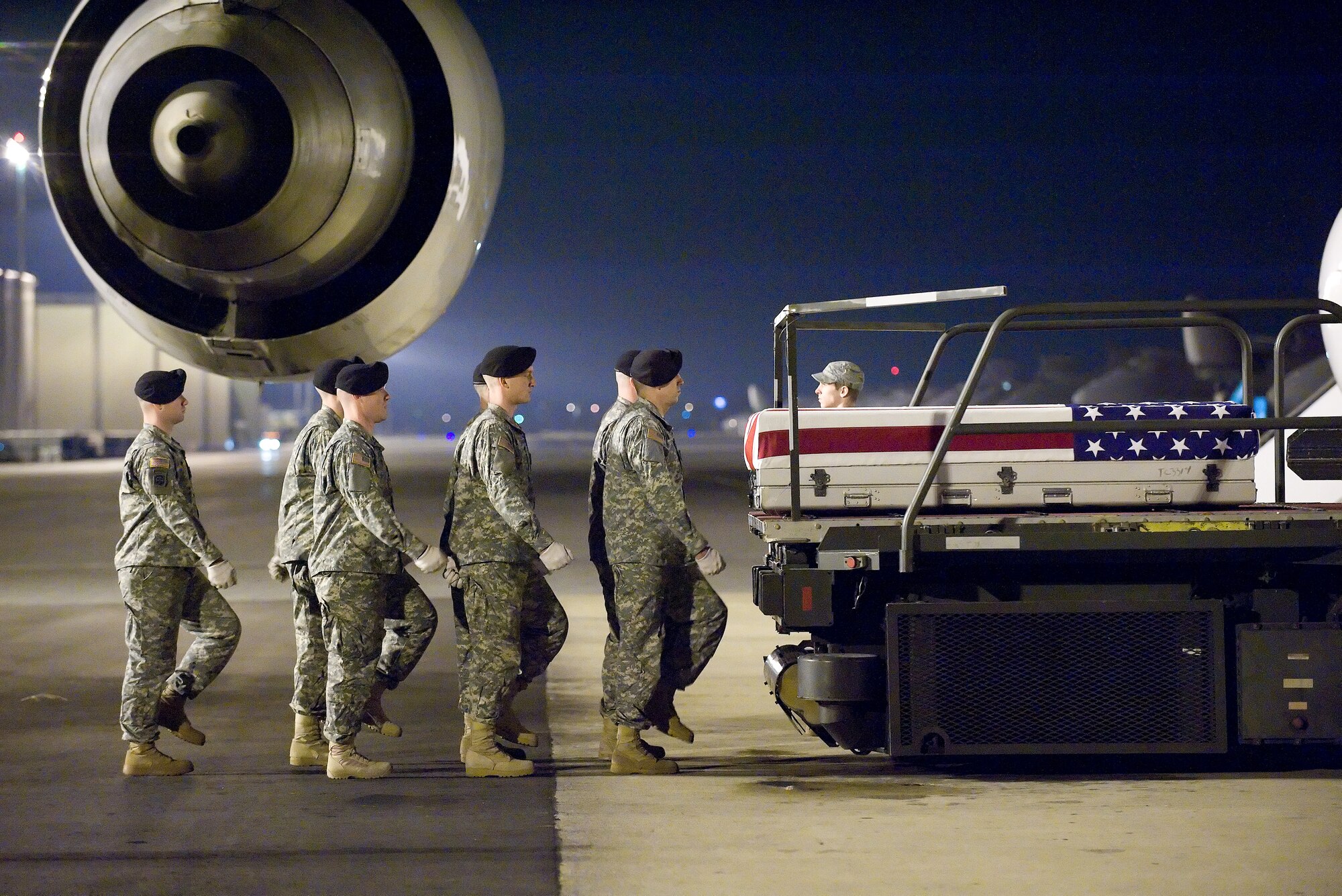7 December 2009  USAF Photo by Jason Minto.  A U.S. Army carry team transfers the remains of Army Spc. Elijah J. Rao., of Lake Oswego, OR., at Dover Air Force Base, Del., Dec 7, 2009.  