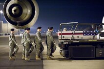 7 December 2009  USAF Photo by Jason Minto.  A U.S. Army carry team transfers the remains of Army Spc. Elijah J. Rao., of Lake Oswego, OR., at Dover Air Force Base, Del., Dec 7, 2009.  