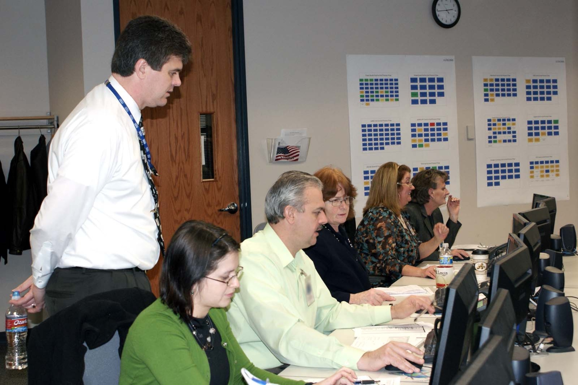 FAIRVIEW HEIGHTS, Ill. -- Noel Denlinger, DEAMS Procure to Pay, watches as Team Scott subject matter experts enter requisitions in DEAMS during Spiral 2 familiarization Dec. 2. Up to 300 Scott SMEs are expected to visit the DEAMS Functional Management Office in Fairview Heights, Ill., over the next three months to begin user familiarization, test the system, participate in diverse scenarios, and relay valuable end-user feedback. Pictured left to right are Denlinger; 1st Lt. Vanessa Gomez, 375th Comptroller Squadron; Dave Akemon, HQ AMC; Anne Spencer, DEAMS Procure to Pay; and Trudi Strom and Debbie Harrison, USTRANSCOM.  (DEAMS photo by Cathy Segal)