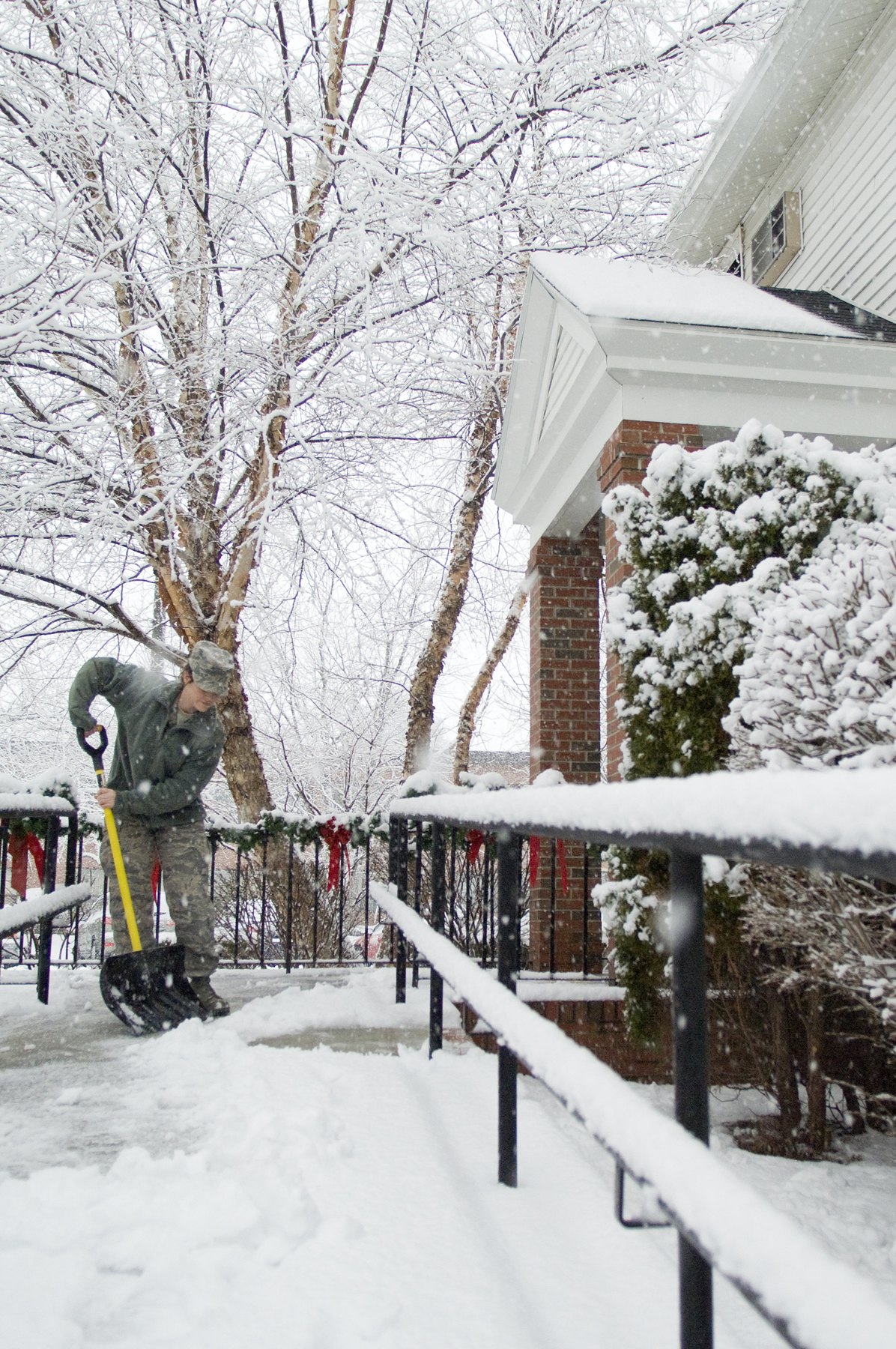 Winter weather descends on > Air Force Base > Article