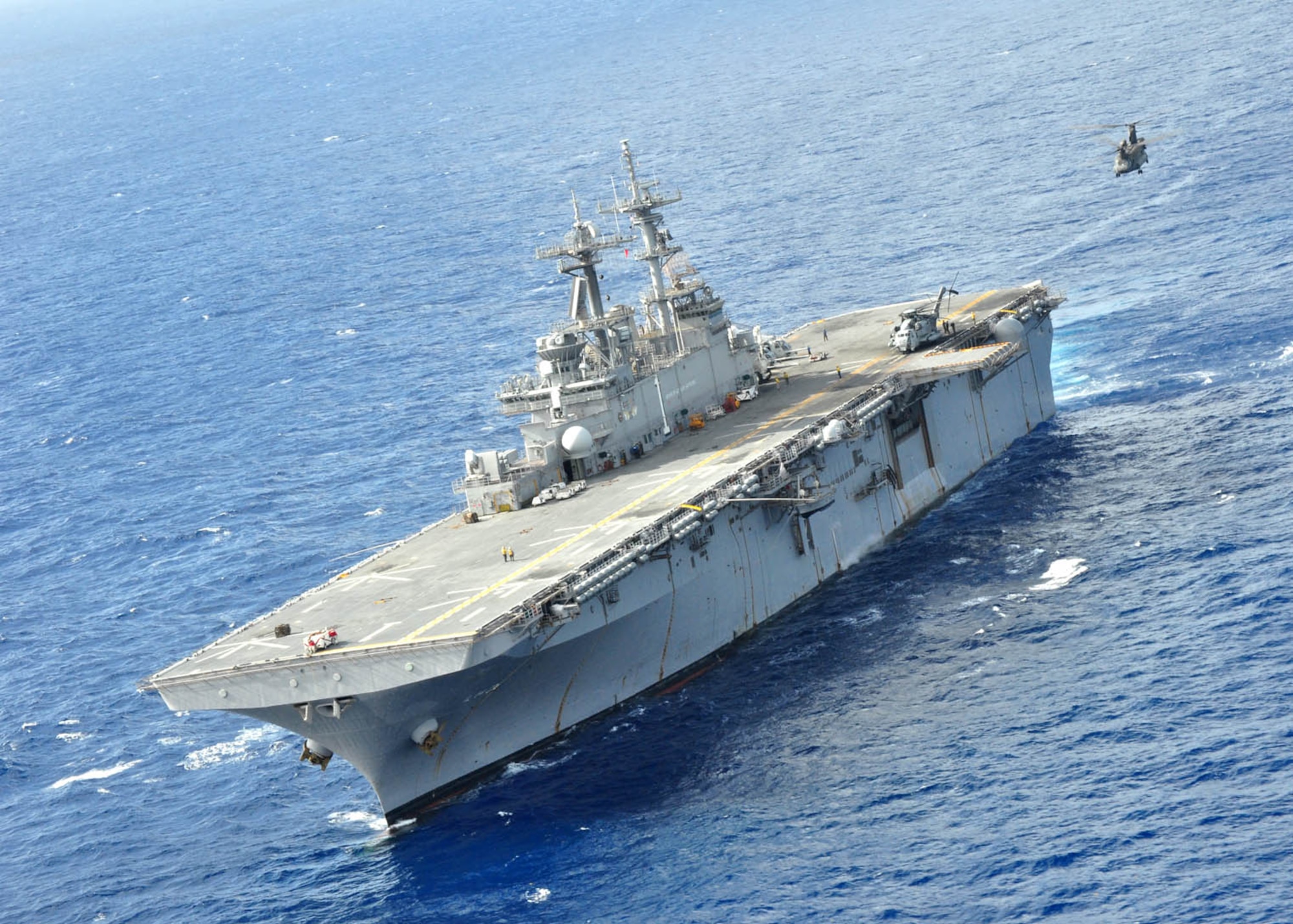 A U.S. Army CH-47 Chinook takes off from the flight deck of the U.S.S. Wasp mulitipurpose amphibious assault ship during deck landing qualification training Dec. 8, 2009. Forty-six U.S. Army aircrew members conducted the training with the Chinook and UH-60 and HH-60 Blackhawk helicopters, staying aboard the Wasp while underway in the Caribbean Sea. (U.S. Air Force photo/Tech. Sgt. Mike Hammond).