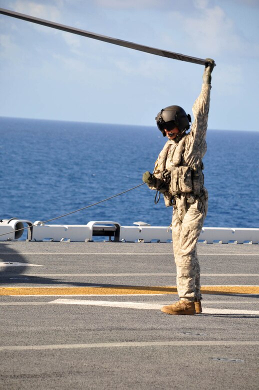 U.S. Army Staff Sgt. Chad Farris secures the blade of a HH-60 Blackhawk upon landing on the U.S.S. Wasp mulitipurpose amphibious assault ship for deck landing qualification training Dec. 7, 2009. Forty-six U.S. Army aircrew members conducted the training with the Chinook and Blackhawk helicopters, staying aboard the Wasp while underway in the Caribbean Sea. (U.S. Air Force photo/Tech. Sgt. Mike Hammond).