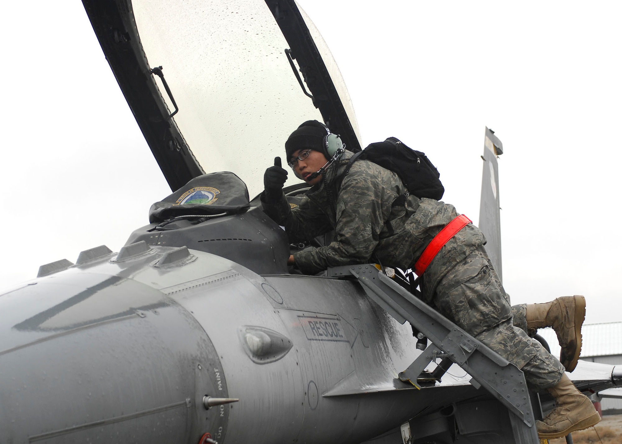 BAGRAM AIRFIELD, Afghanistan -- Airman 1st Class Phillip Souphanthavong, an avionics specialist from the 455th Expeditionary Aircraft Maintenance Squadron, gives thumbs up during a preflight inspection on an F-16 Fighting Falcon Dec. 10, 2009.  The maintenance Airmen perform inspections to assure the aircraft functions properly and safely.  Airman Souphanthavong is deployed from Shaw Air Force Base, S.C., and hails from Raleigh, N.C.  (U.S. Air Force photo/Senior Airman Felicia Juenke)