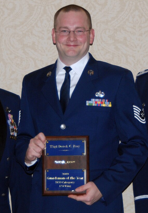 2009 Guardsmen of the year, NCO category winner, Tech. Sgt. Derek Roy, 124th Communications Flight. (Air Force photo by Master Sgt Thomas Gloeckle)(Released)