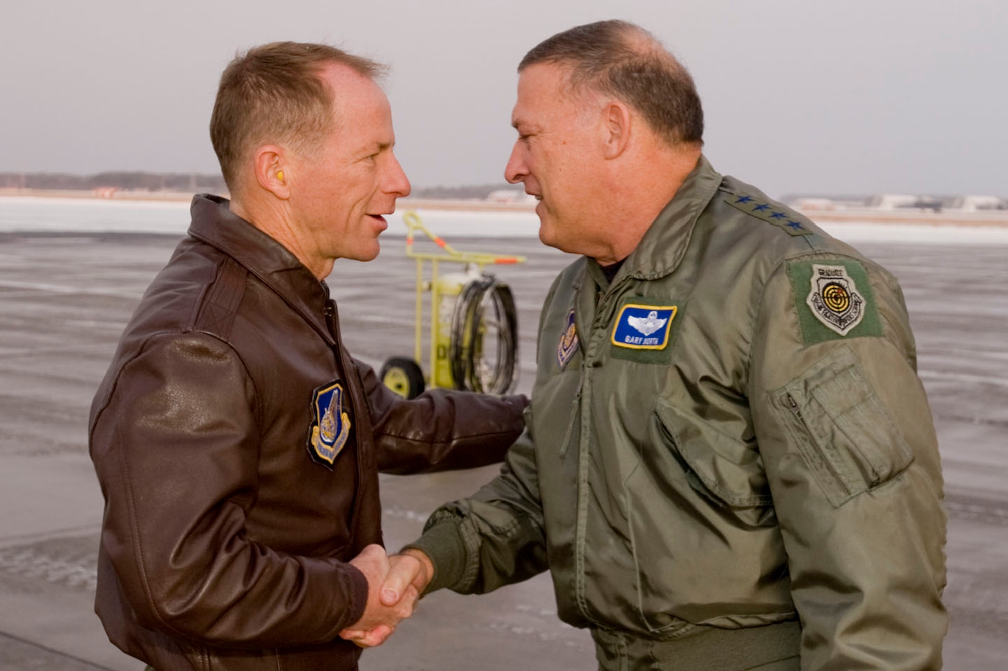 MISAWA AIR BASE, Japan -- Col. David Stilwell, 35th Fighter Wing commander, welcomes Gen. Gary L. North, Commander, Pacific Air Forces, after arriving in the early morning Dec. 15.  This is the general?s first visit as the PACAF commander.  General North will be visiting with the men and women of Misawa Air Base, complete with a commander?s call. He will also meet with Japanese military and Misawa City leaders. (U.S. Air Force photo/Senior Airman Jamal D. Sutter)