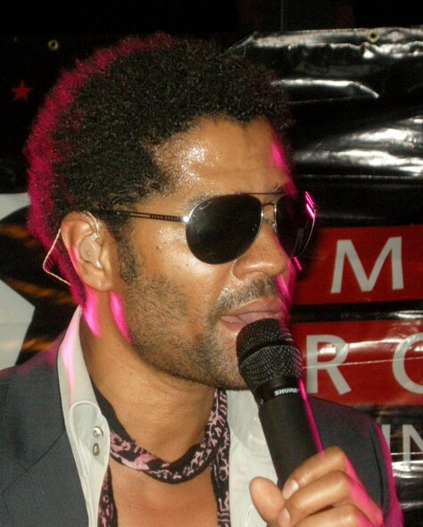 Grammy-nominated R&B singer Eric Benet performs at the Challenger Club at Osan Air Base, Reublic of Korea Dec. 12. (U.S. Air Force photo/Staff Sgt. Terri Barriere)