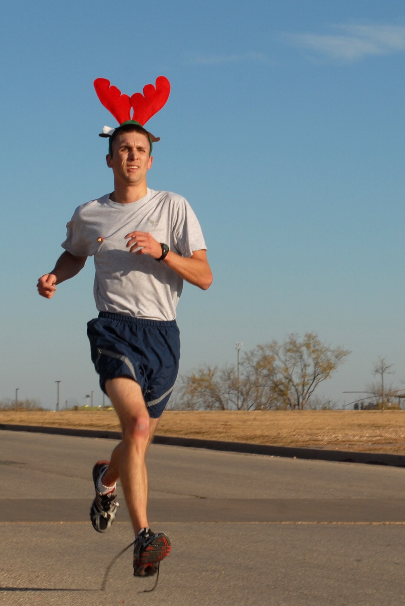 GOODFELLOW AIR FORCE BASE, Texas -- 1st Lt. Joel Hansen, 17th Civil Engineer Squadron, finishes the final leg of the 2009 Jingle Bell fun run/walk Dec. 14. Lieutenant Hansen took first place in the men's category with a time of 13 minutes, 35 seconds. (U.S. Air Force photo/Staff Sgt. Laura R. McFarlane)
