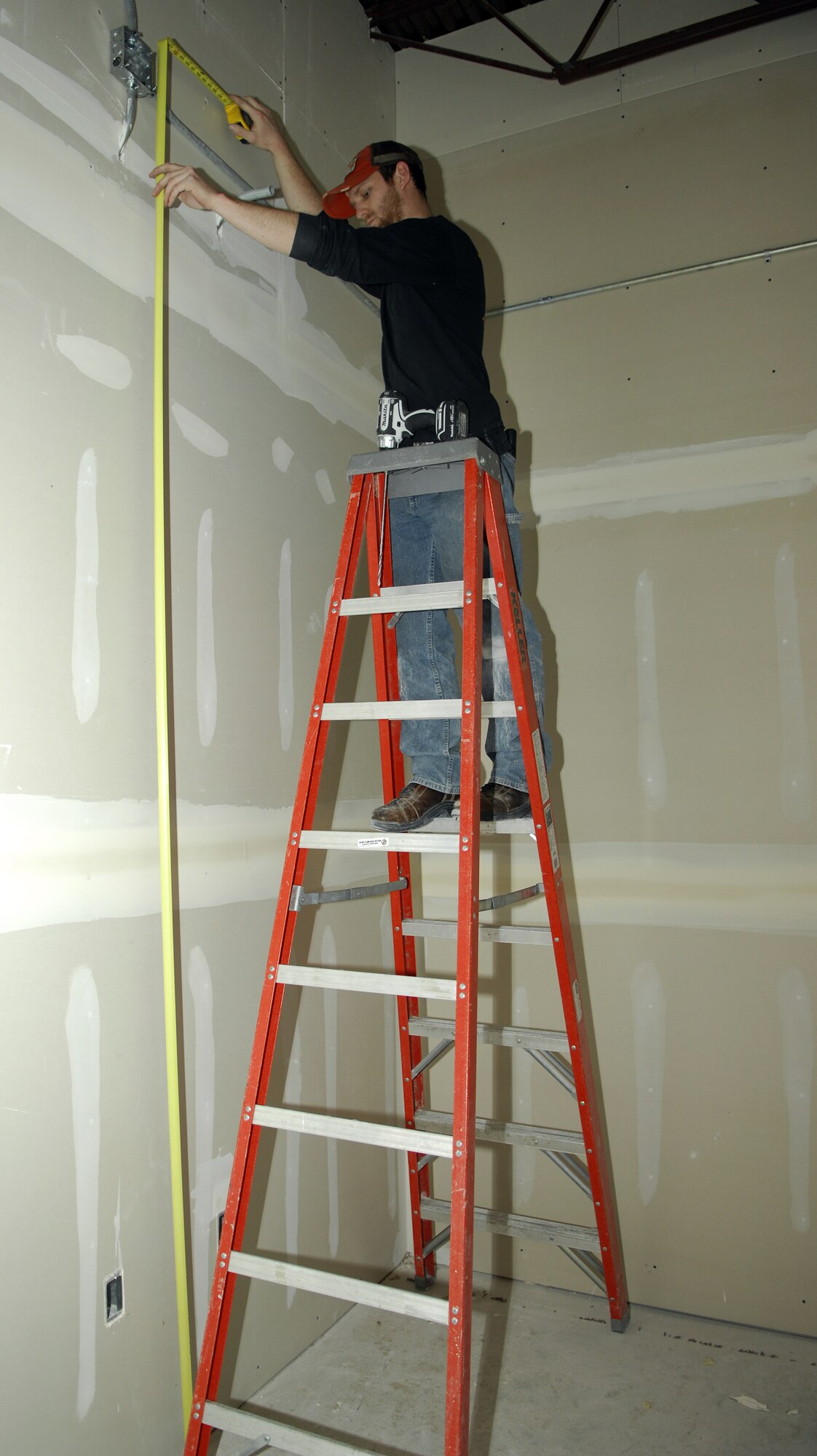 MINOT AIR FORCE BASE, N.D. - - Scott Leidholm, a construction worker, works on phase one of the 91st Missile Maintenance Group renovations here Dec. 14. Similar projects are a part of the ongoing improvements to the living and working environment at Minot AFB. (U.S. Air Force photo by Airman 1st Class Ashley N. Avecilla)